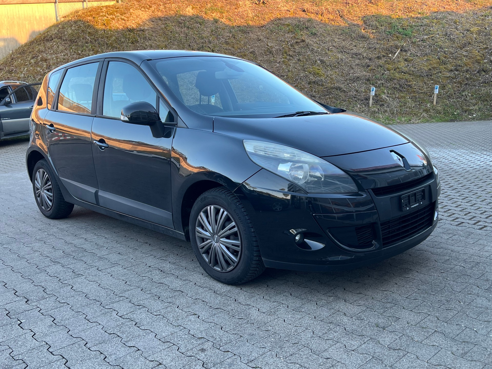 RENAULT Scénic 1.5 dCi Expression-image-1