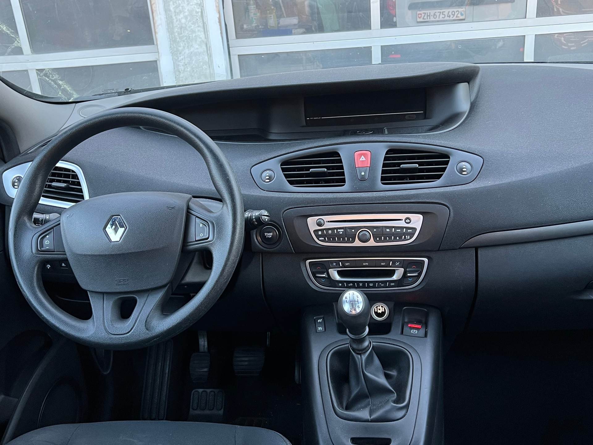 RENAULT Scénic 1.5 dCi Expression-image-6