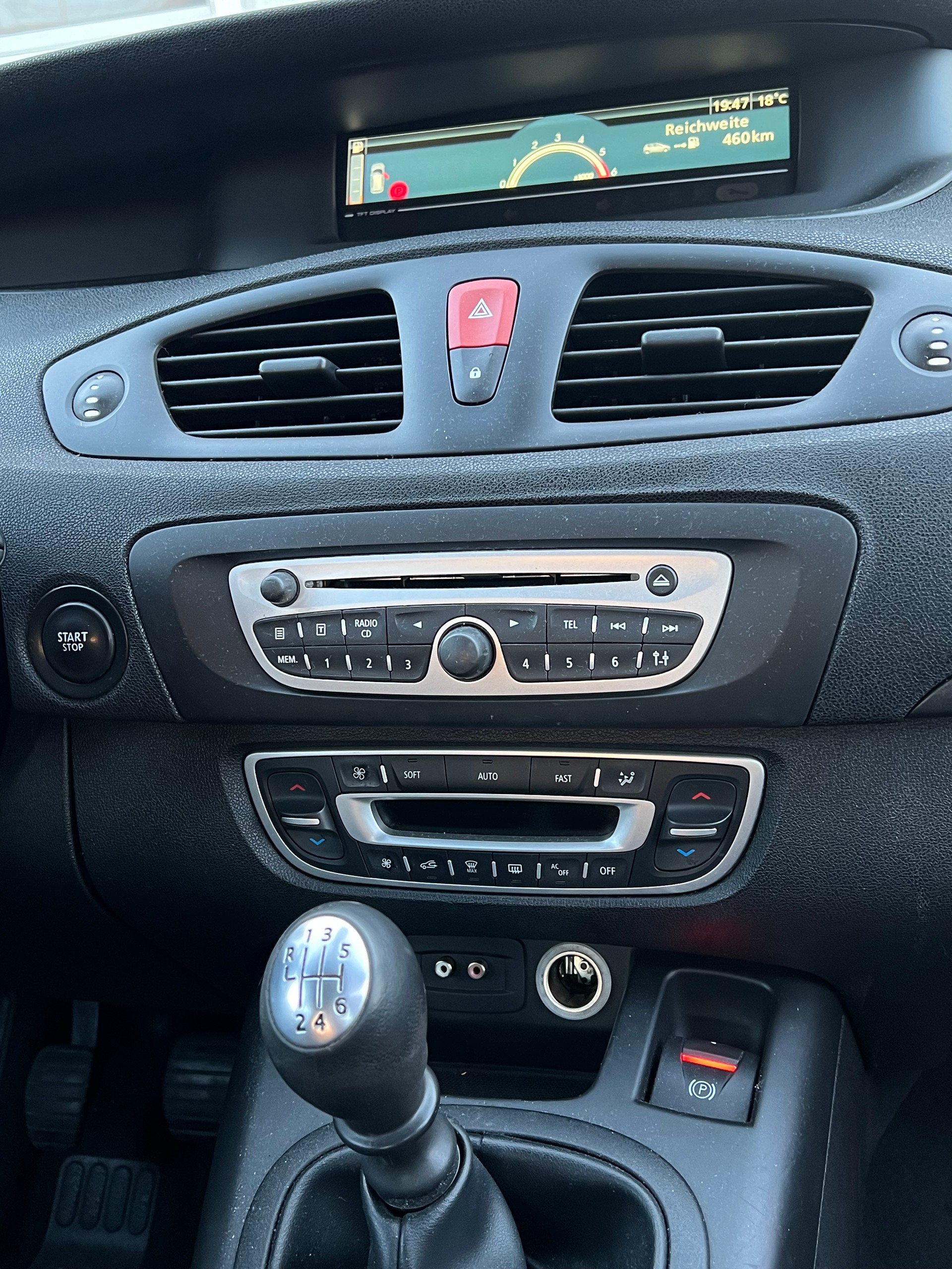 RENAULT Scénic 1.5 dCi Expression-image-7