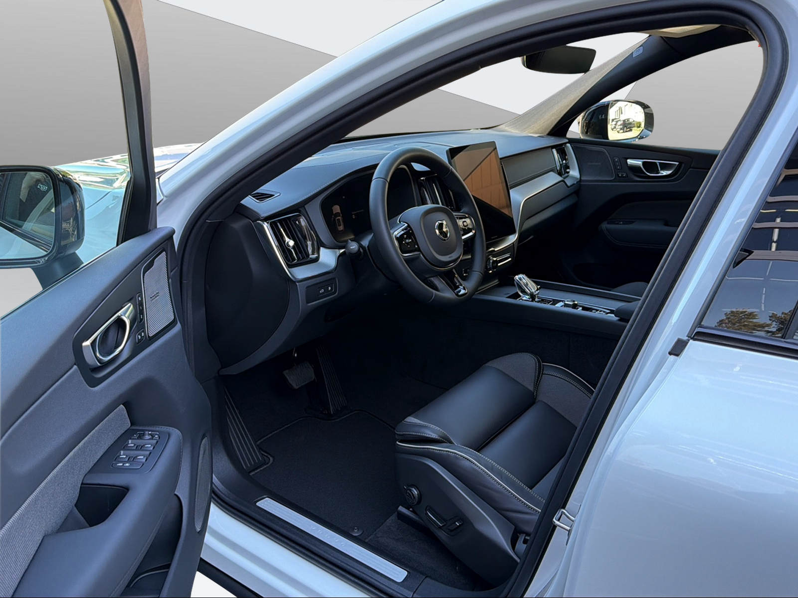 VOLVO XC60 2.0 T6 TE Black Edition eAWD-image-10