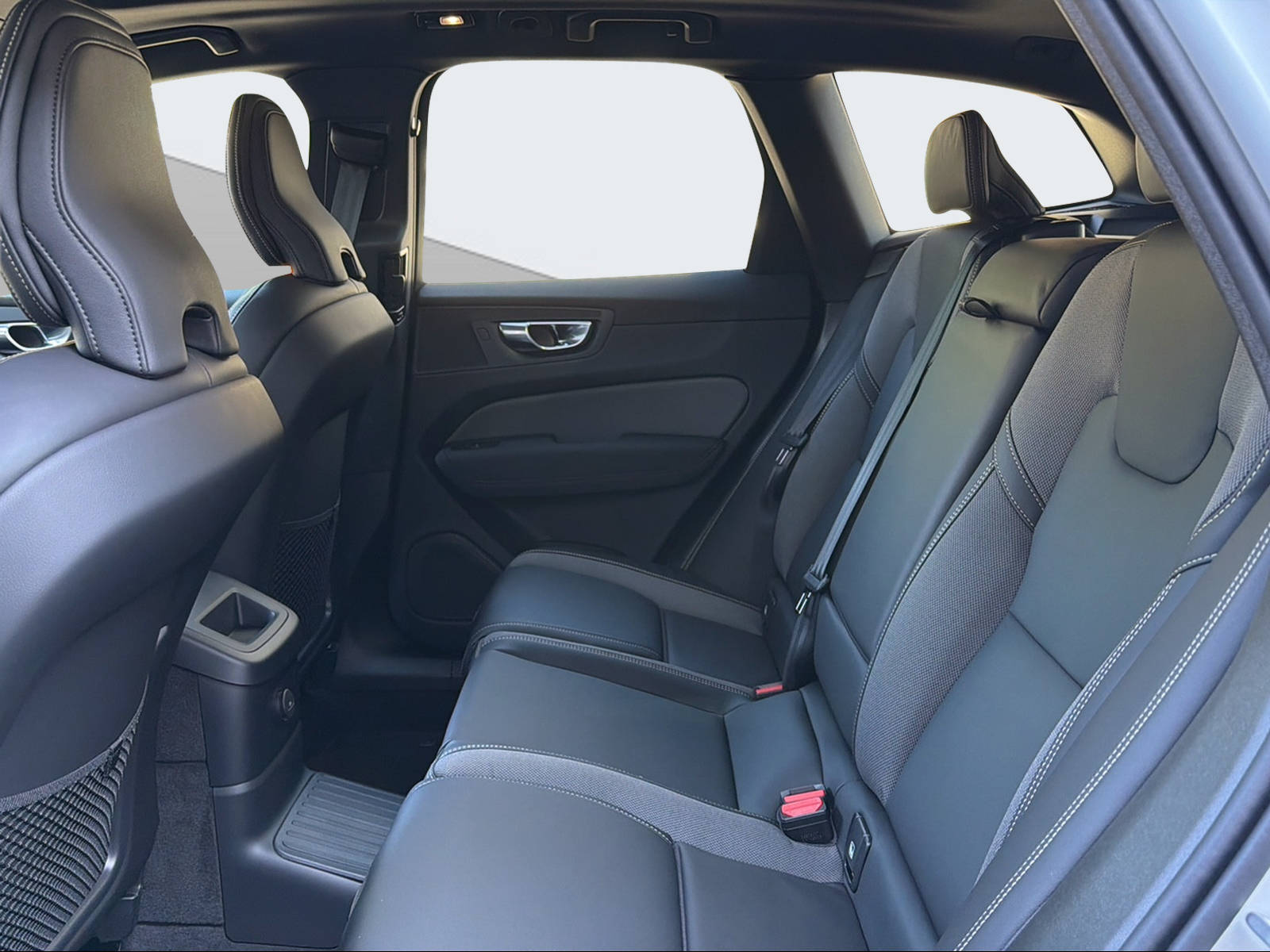 VOLVO XC60 2.0 T6 TE Black Edition eAWD-image-11
