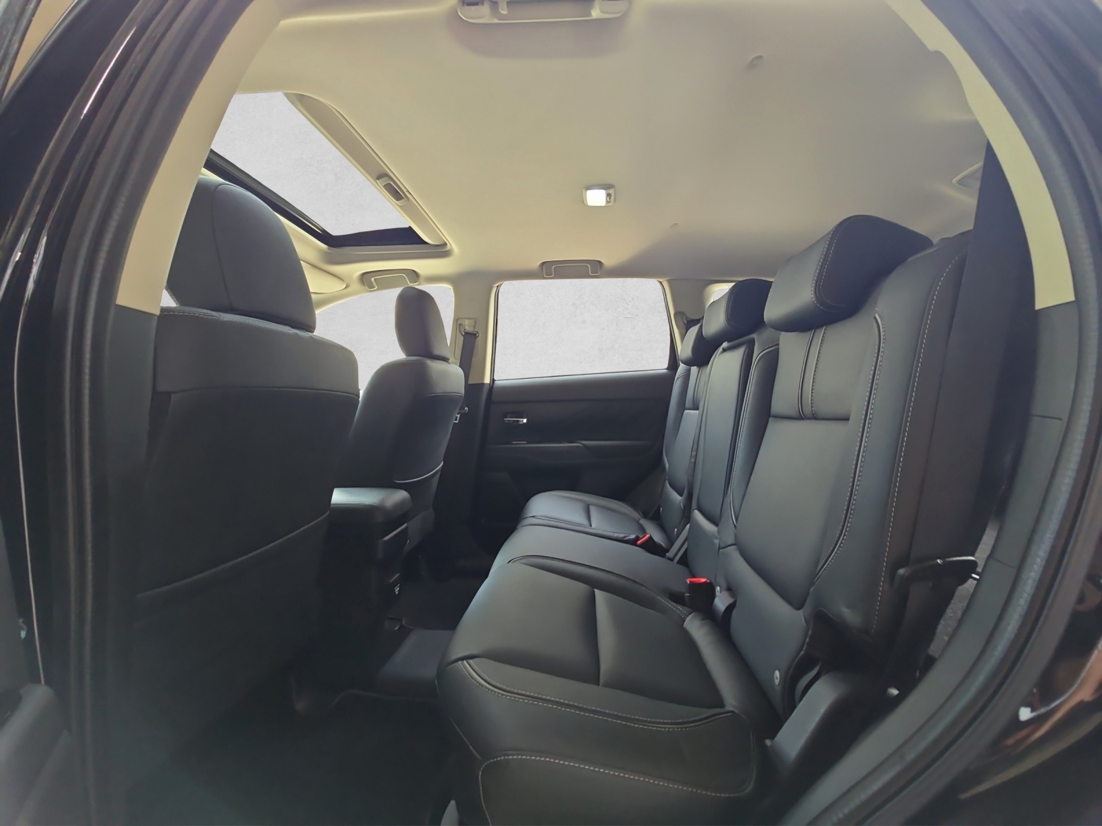 MITSUBISHI Outlander 2.4 PHEV Diamond S-Edition 4WD Automatic-image-9