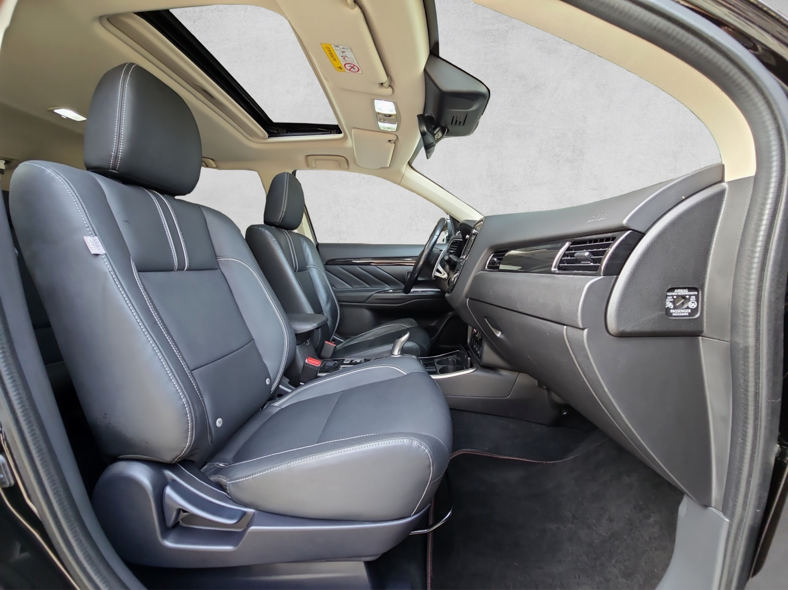 MITSUBISHI Outlander 2.4 PHEV Diamond S-Edition 4WD Automatic-image-11