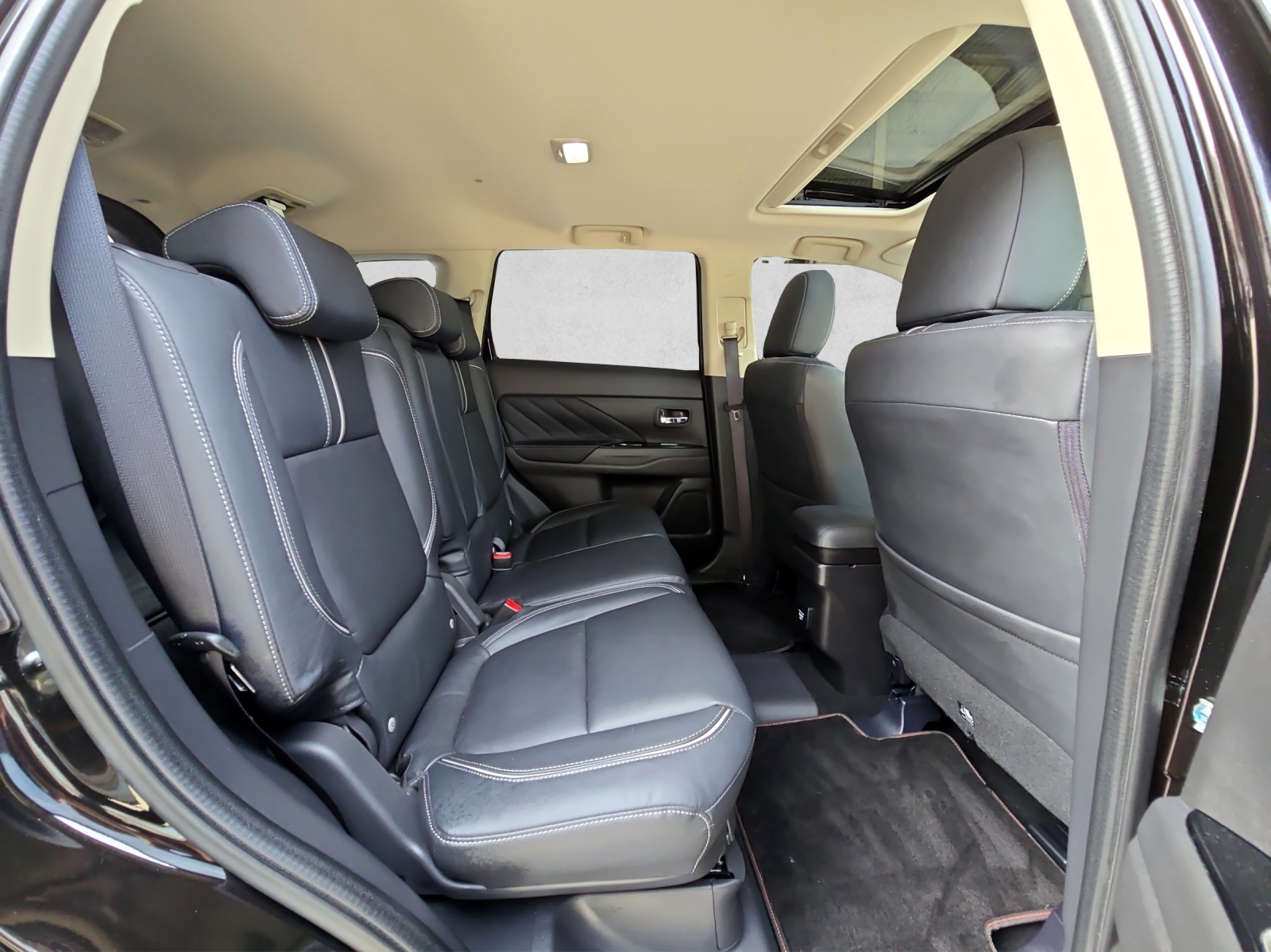 MITSUBISHI Outlander 2.4 PHEV Diamond S-Edition 4WD Automatic-image-10