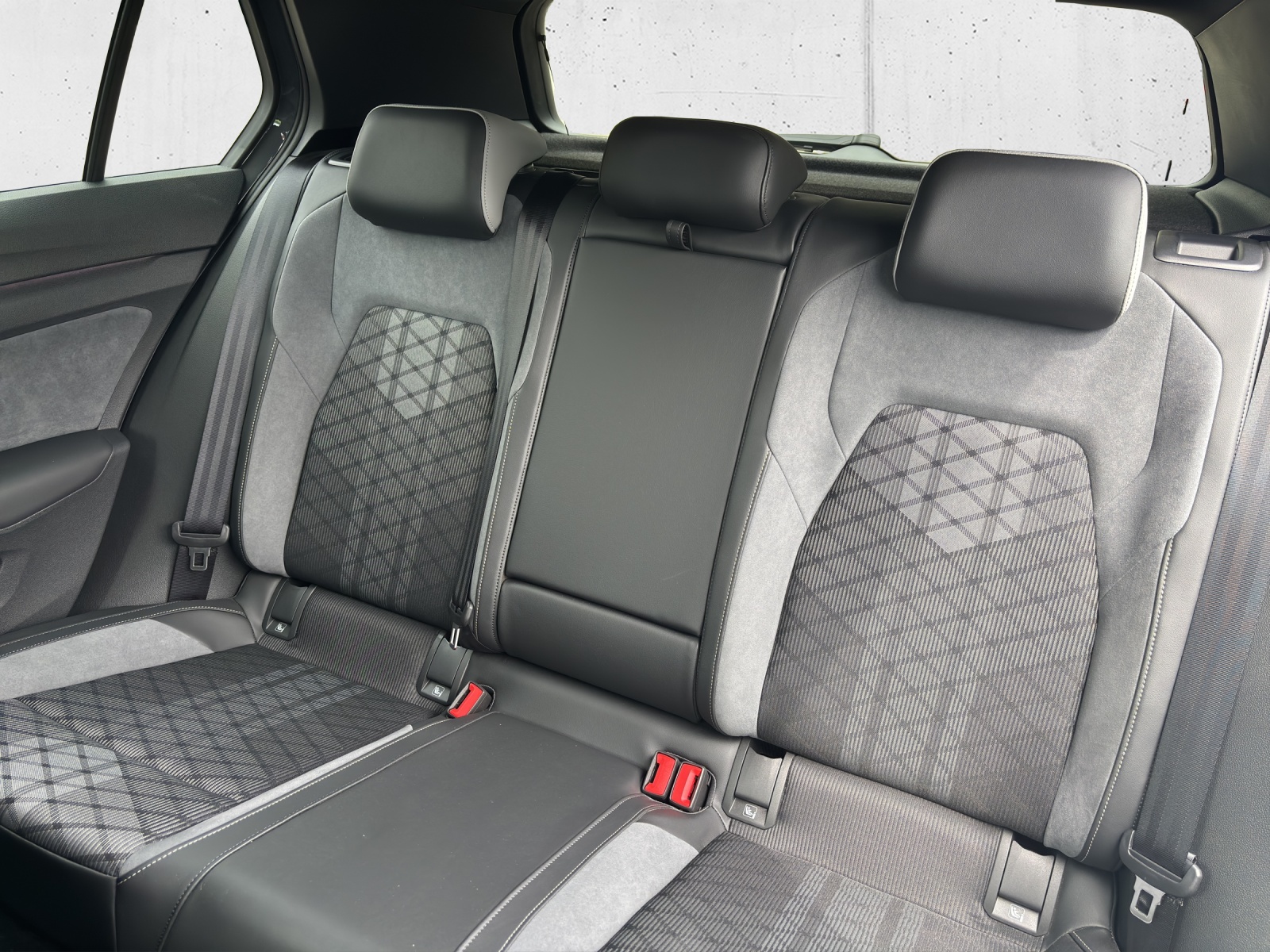 VW Golf 1.5 eTSI mHEV ACT R-Line DSG mit Keyless & Rückfahrkamera-image-28