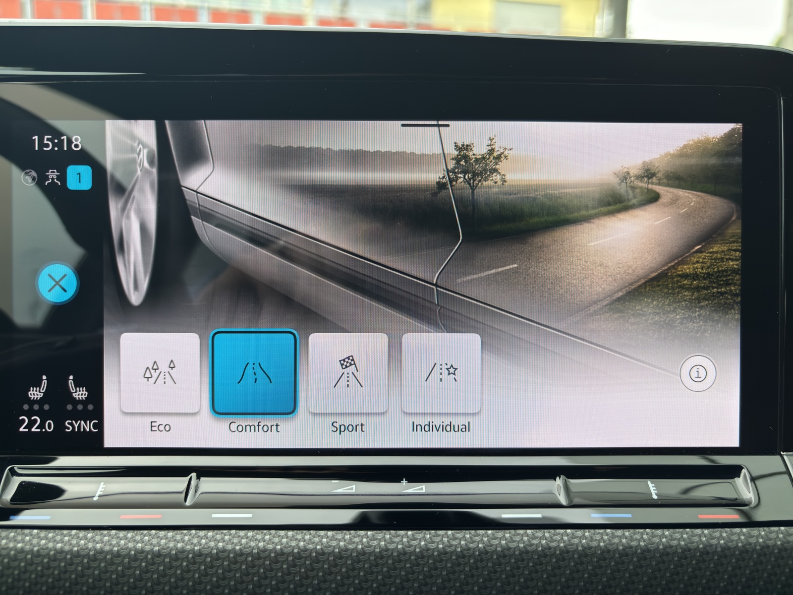 VW Golf 1.5 eTSI mHEV ACT R-Line DSG mit Keyless & Rückfahrkamera-image-19