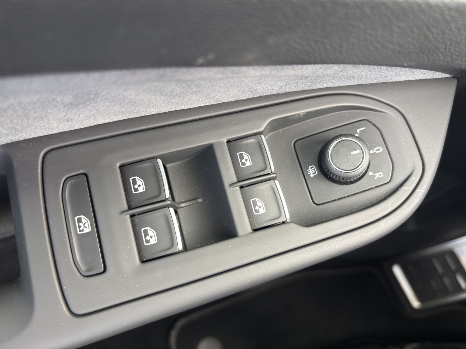VW Golf 1.5 eTSI mHEV ACT R-Line DSG mit Keyless & Rückfahrkamera-image-29