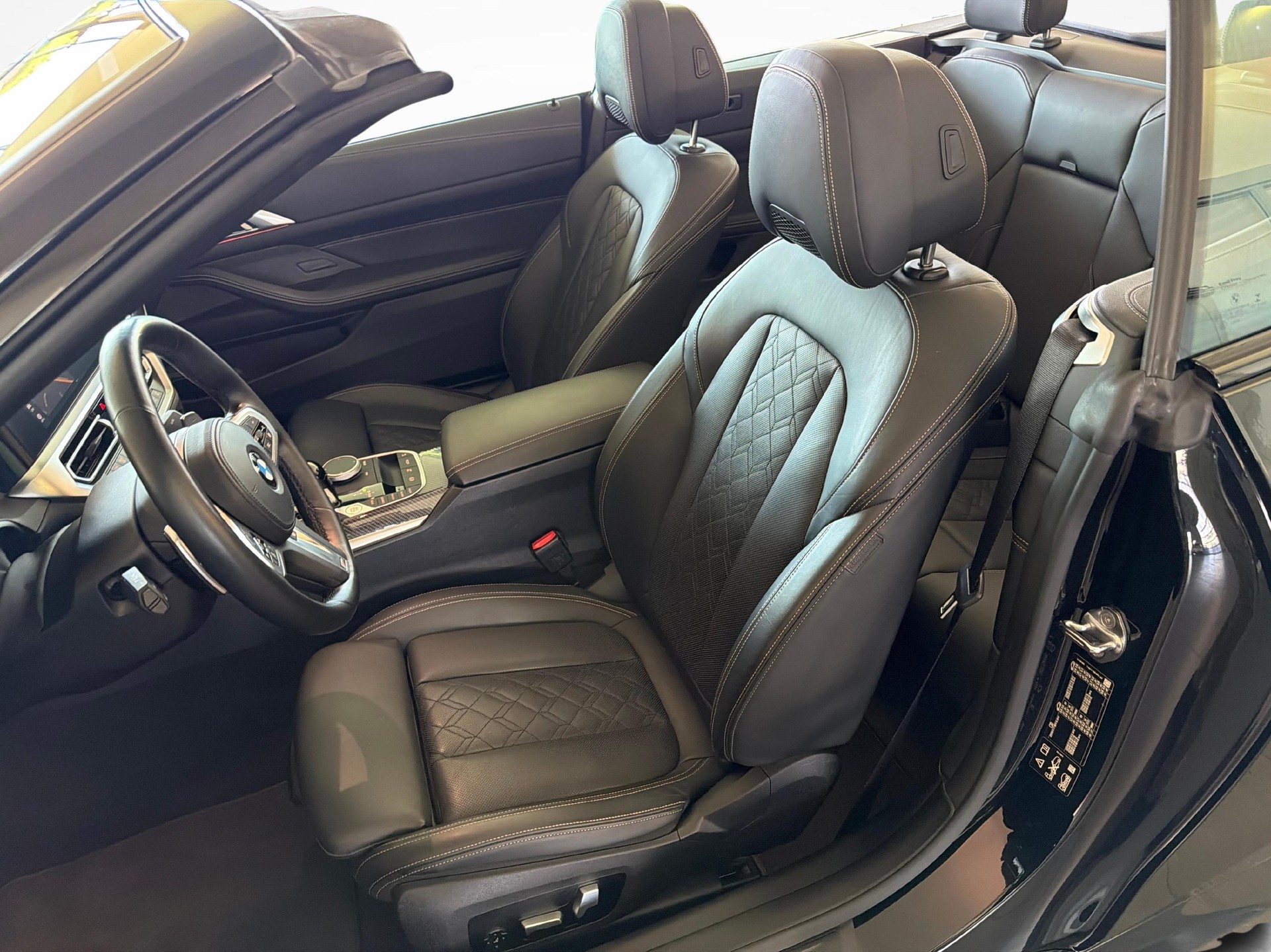BMW M440i xDrive Cabrio-image-11
