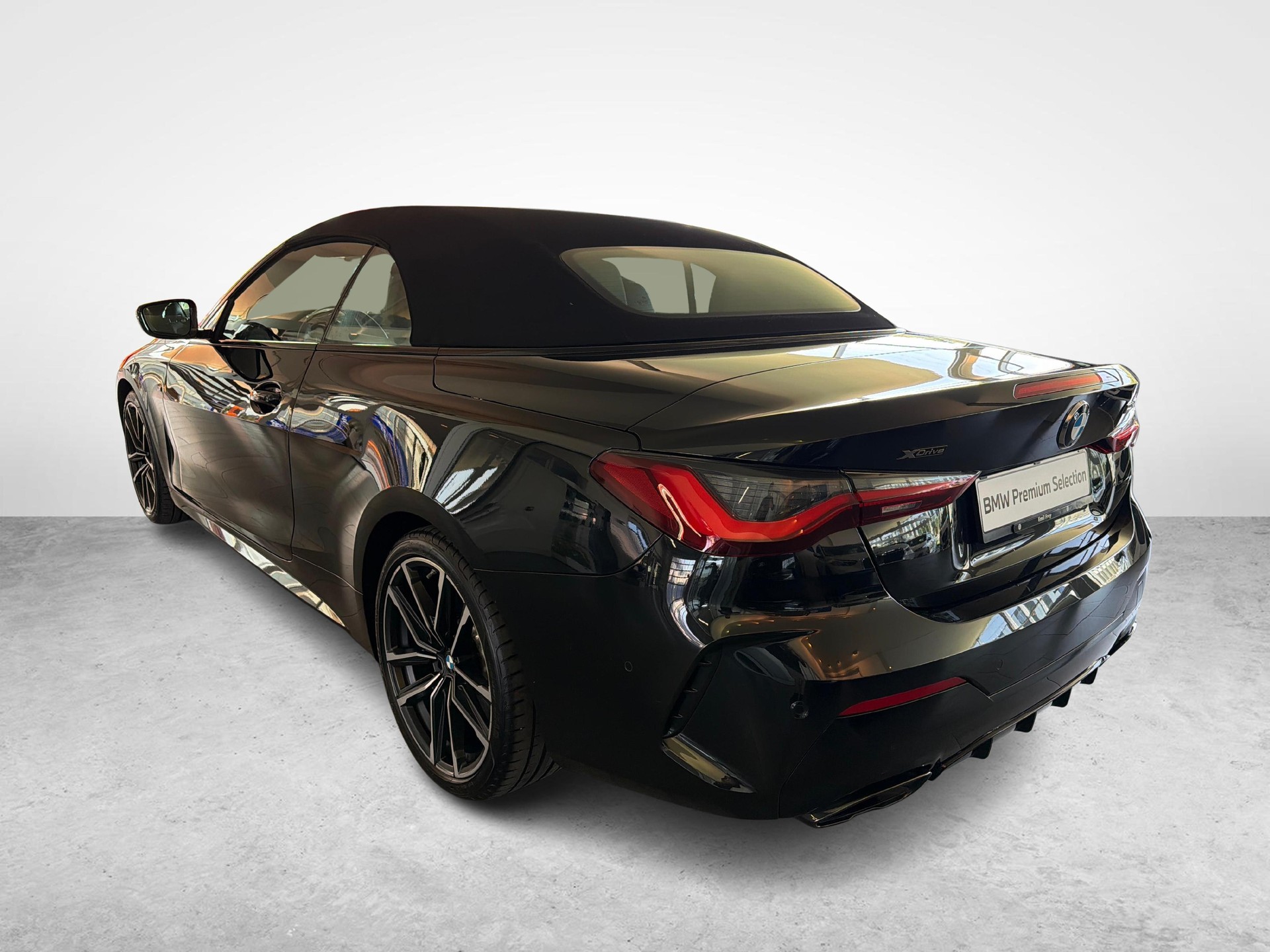 BMW M440i xDrive Cabrio-image-4