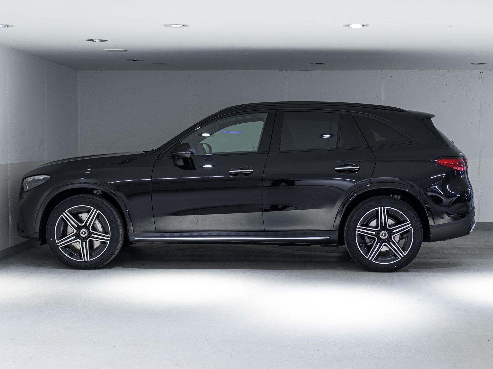 MERCEDES-BENZ GLC 300 4MATIC-image-4