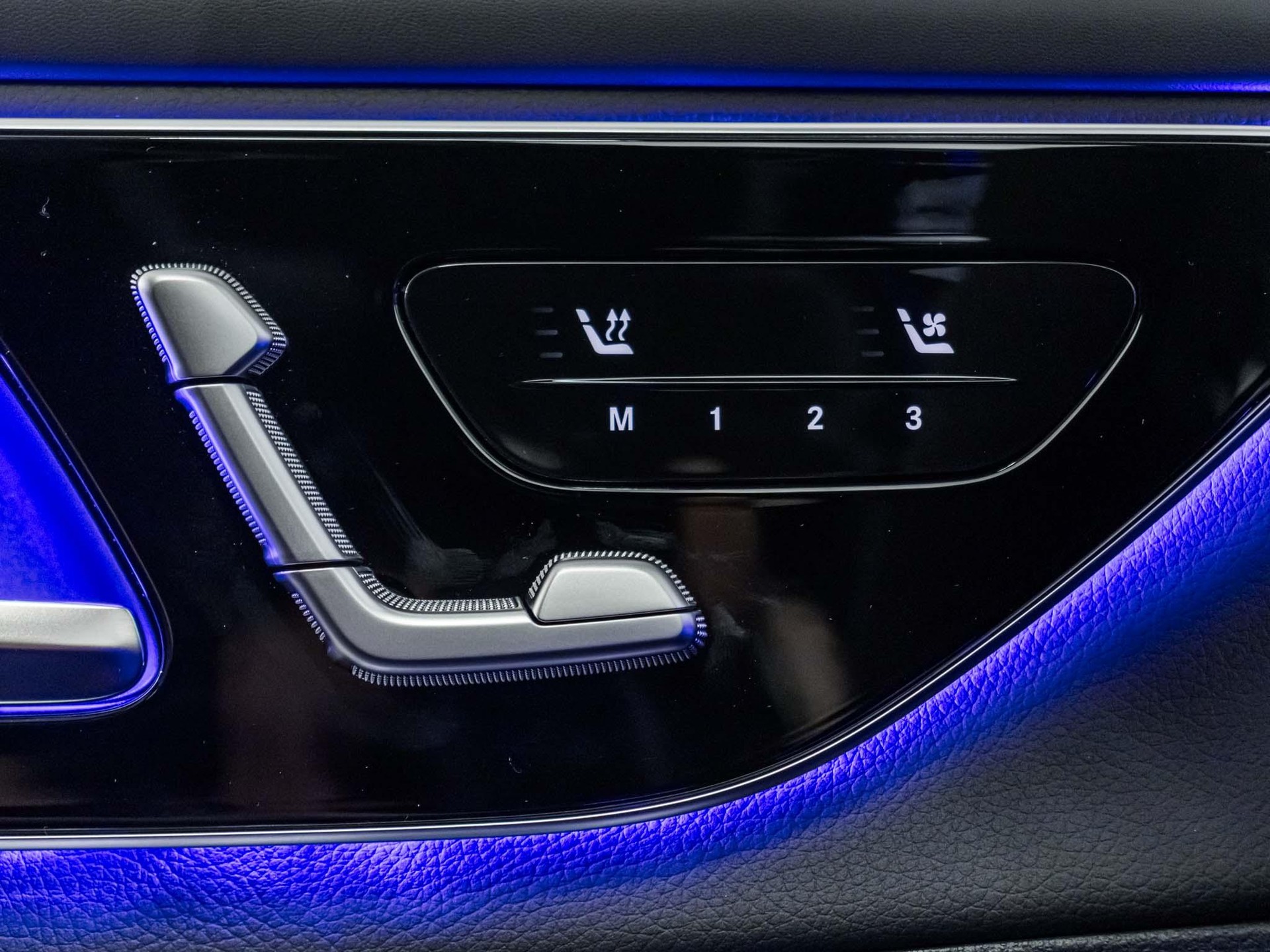 MERCEDES-BENZ GLC 300 4MATIC-image-12