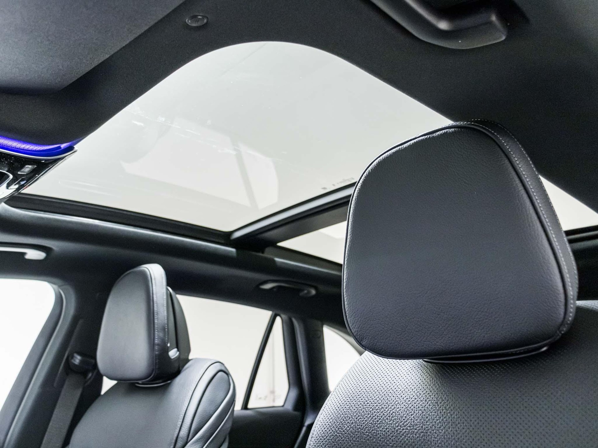 MERCEDES-BENZ GLC 300 4MATIC-image-8