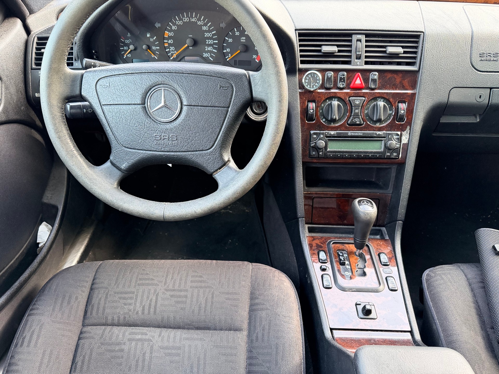 MERCEDES-BENZ C 240 Classic Selection-image-14