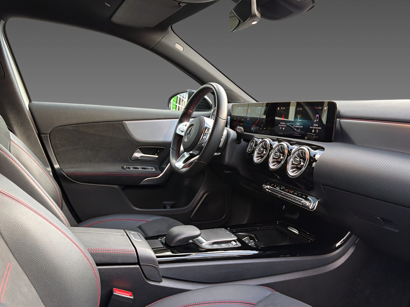 MERCEDES-BENZ A 250 4Matic AMG-Line-image-13