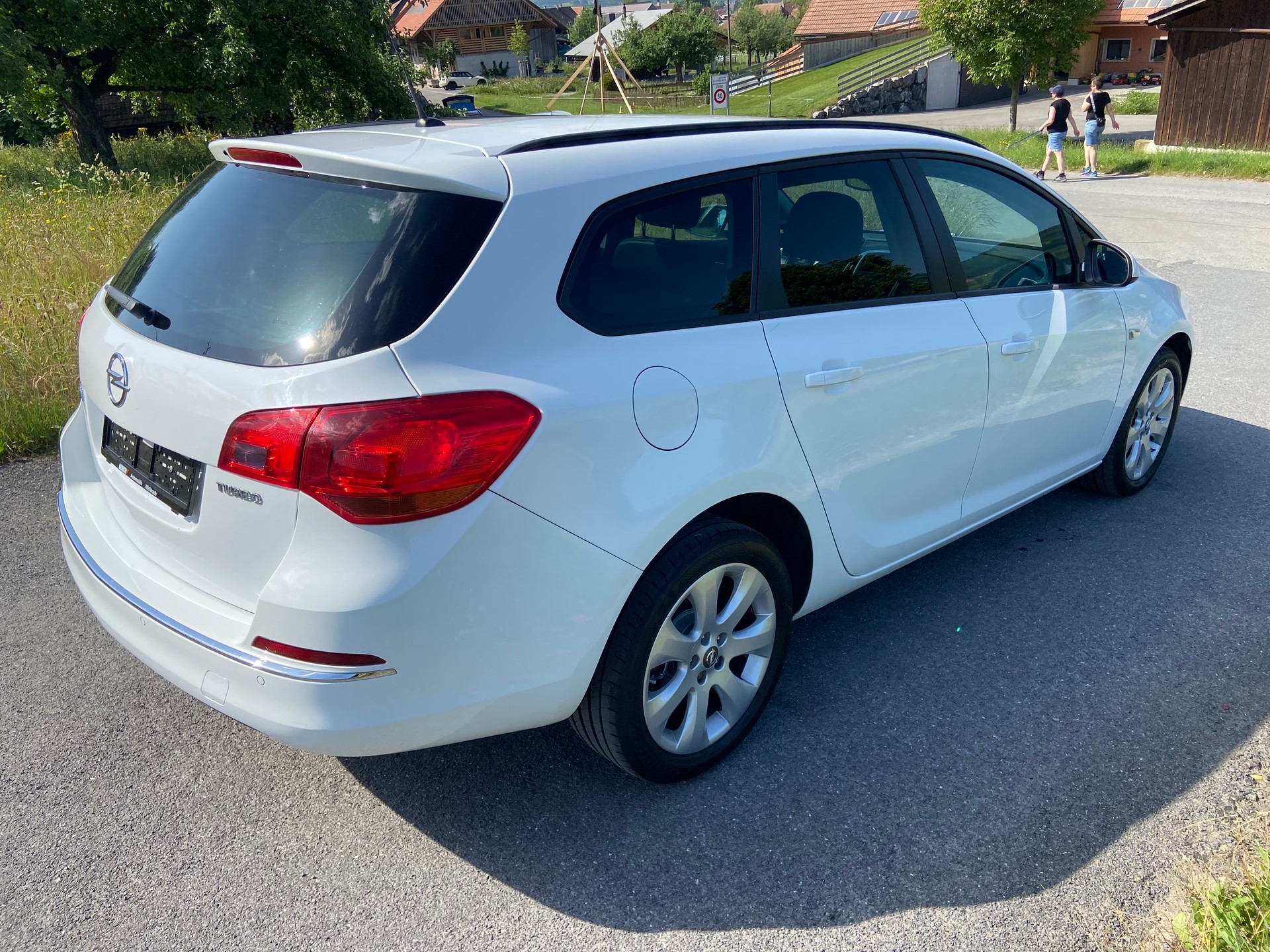 OPEL Astra SportsTourer 1.4i 16V Turbo Drive Automatik-image-1