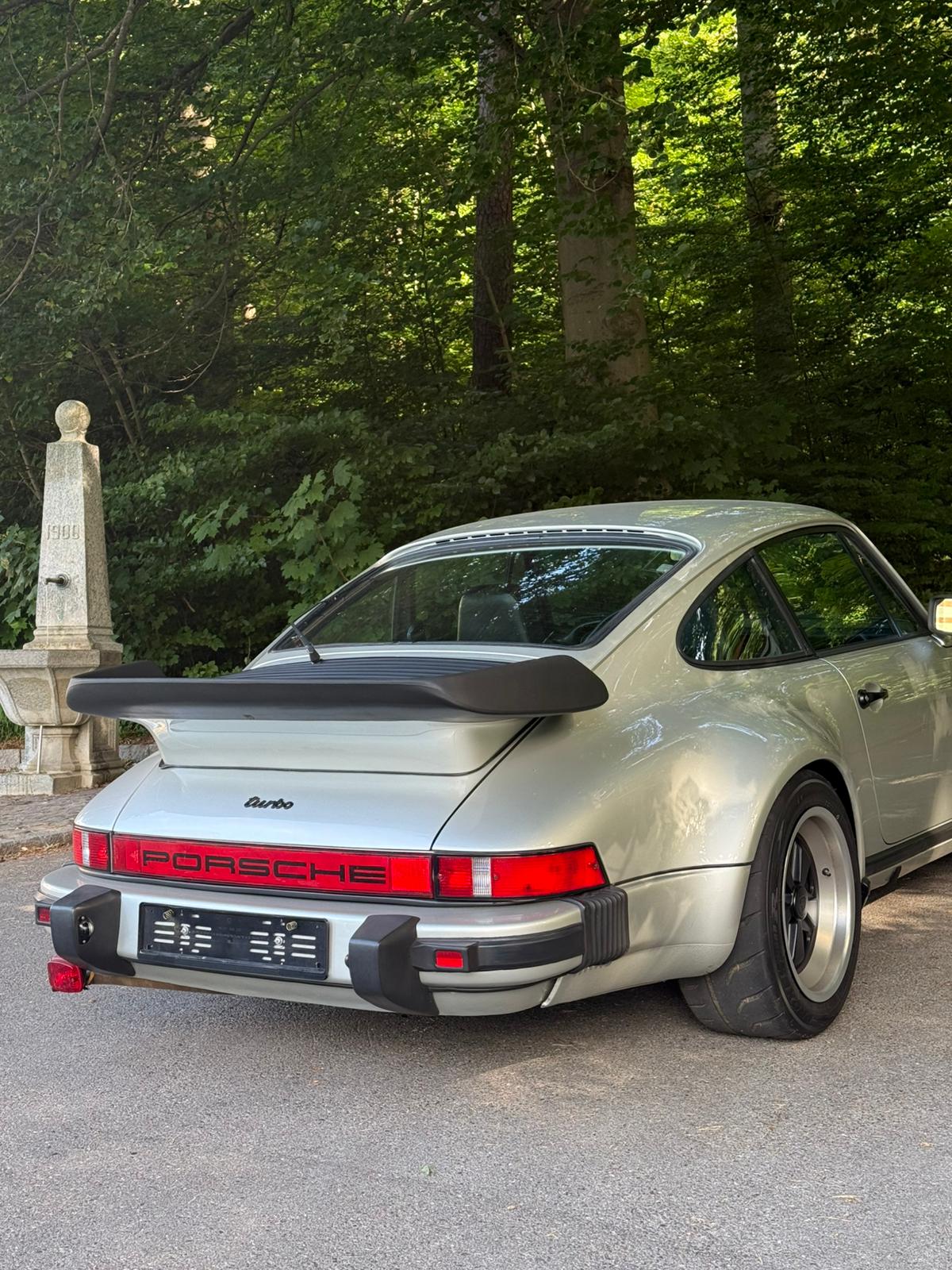 PORSCHE Turbo-image-6