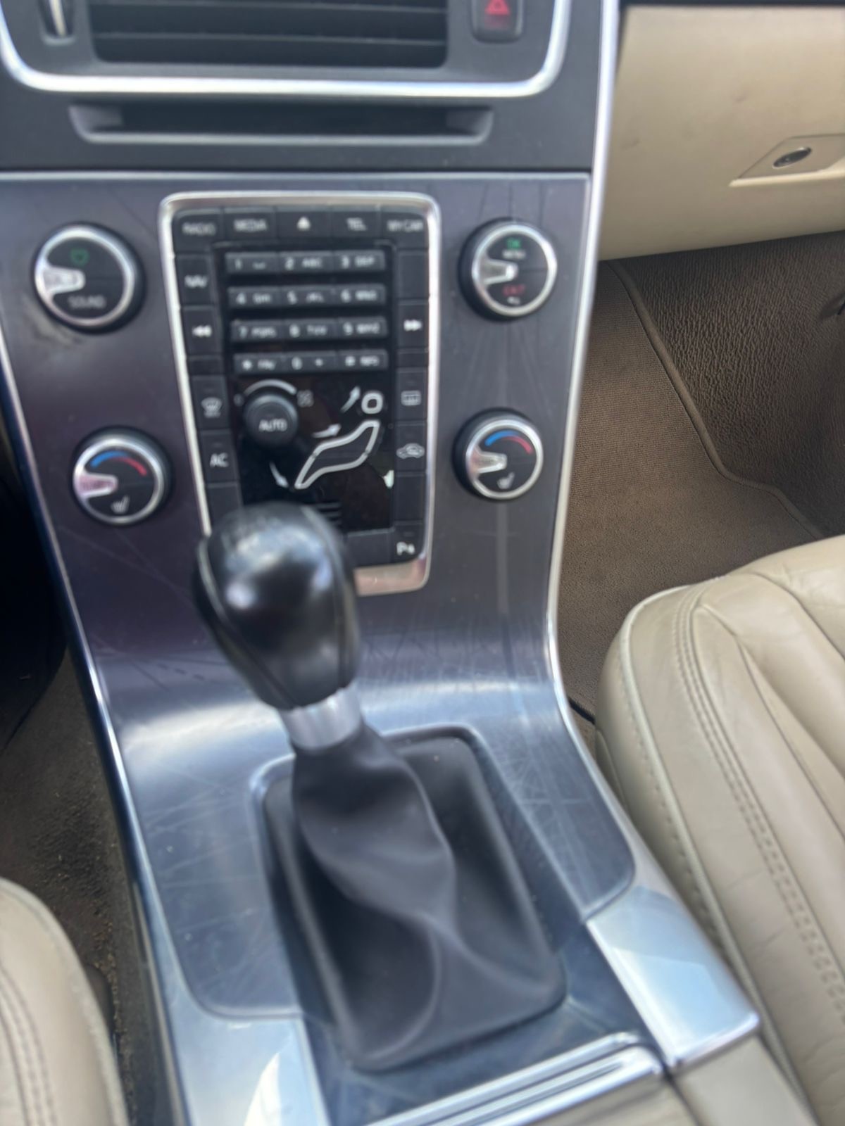 VOLVO V60 D3 Kinetic-image-6