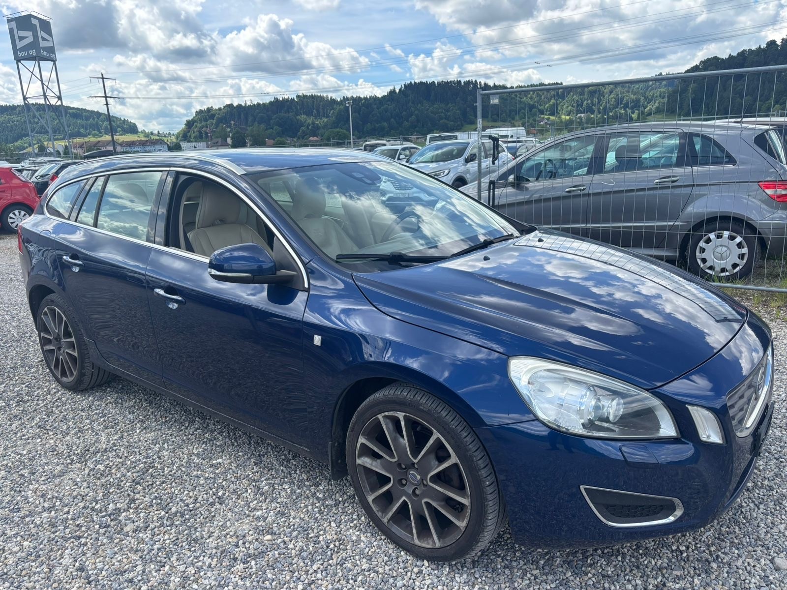 VOLVO V60 D3 Kinetic-image-2