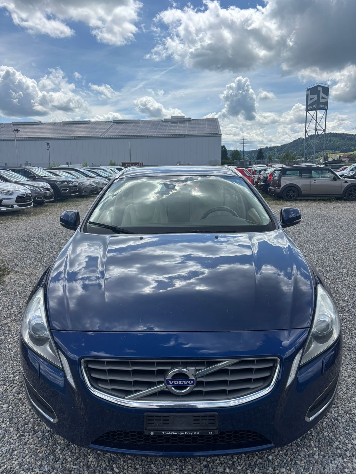 VOLVO V60 D3 Kinetic-image-1