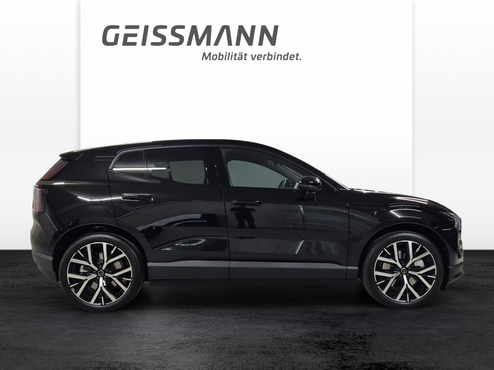 VOLVO EX30 E60 Twin Ultra Performance Sw. Black Ed. AWD-image-3