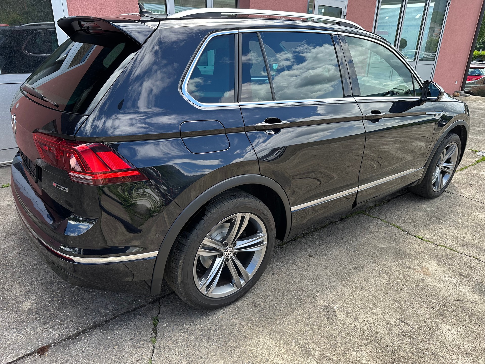 VW Tiguan 2.0TSI Highline 4Motion DSG-image-3