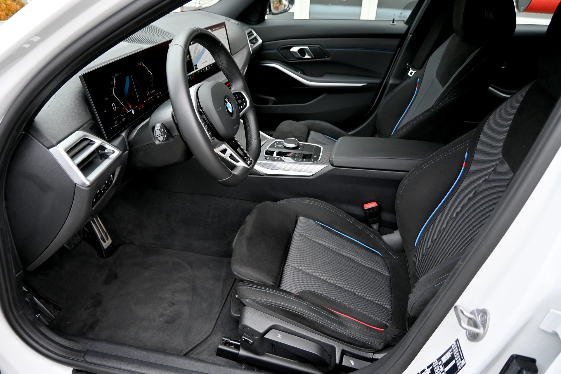 BMW 330i Touring xDrive Steptronic M Sport Automat 4X4-image-9