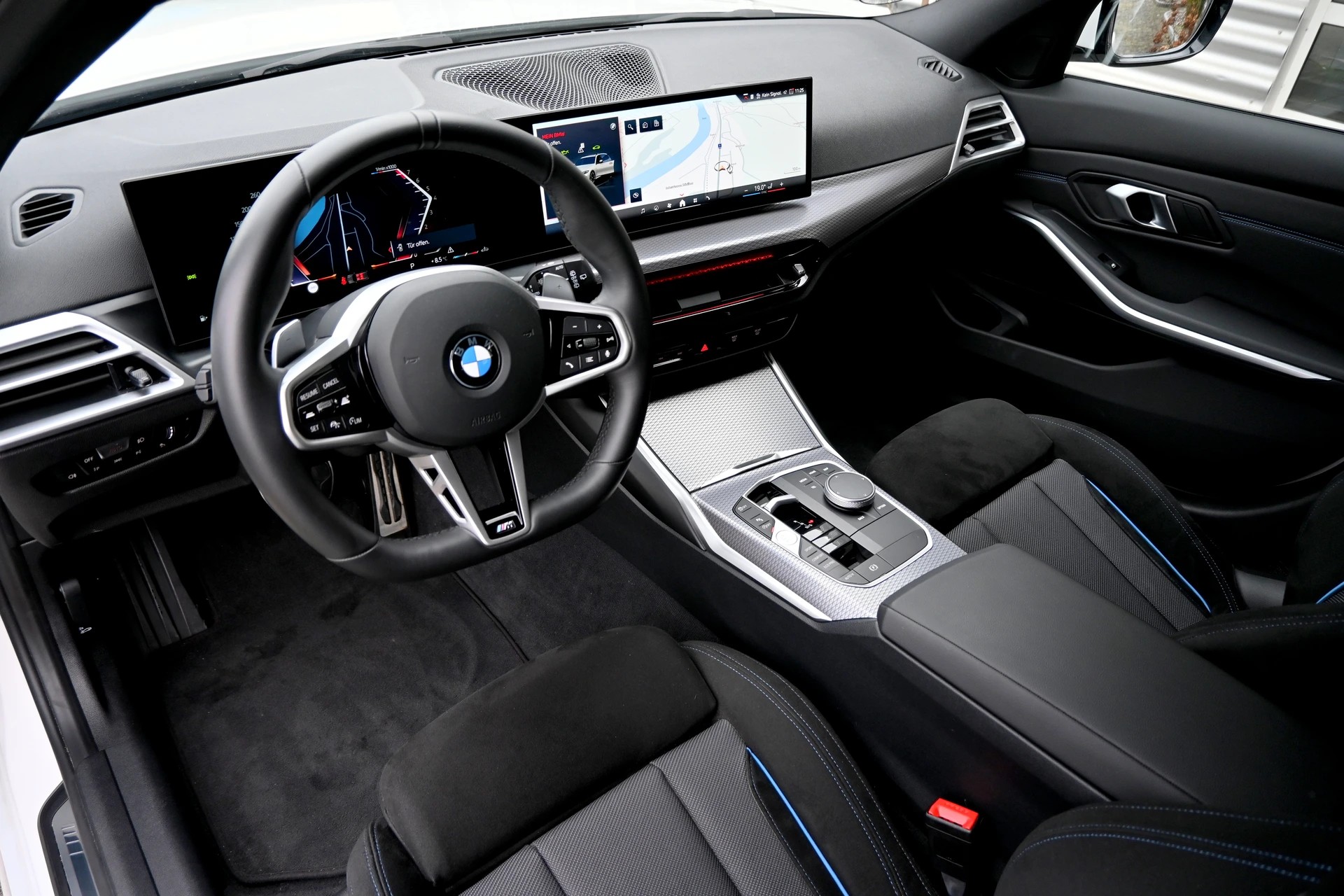 BMW 330i Touring xDrive Steptronic M Sport Automat 4X4-image-8