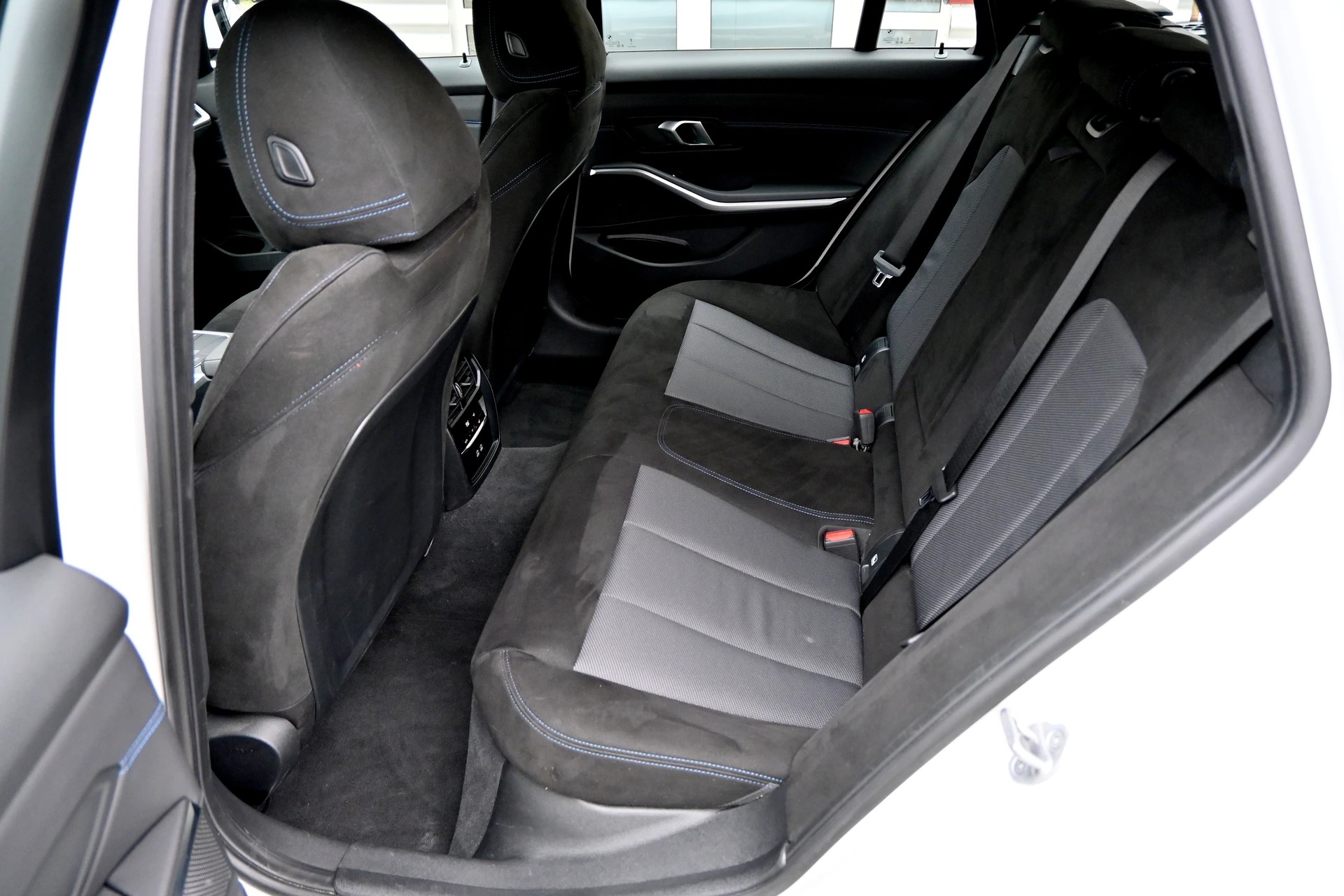 BMW 330i Touring xDrive Steptronic M Sport Automat 4X4-image-13