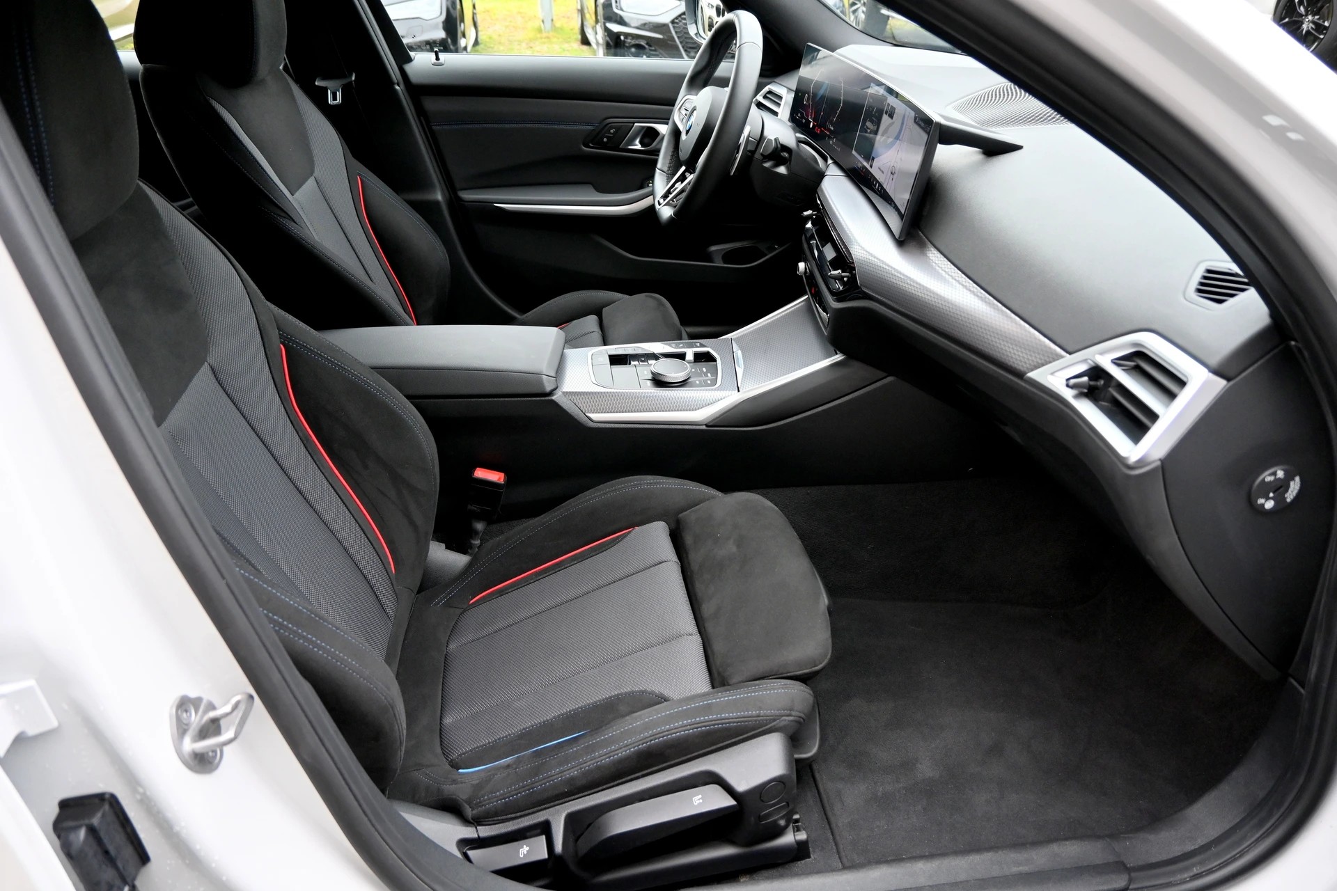 BMW 330i Touring xDrive Steptronic M Sport Automat 4X4-image-11