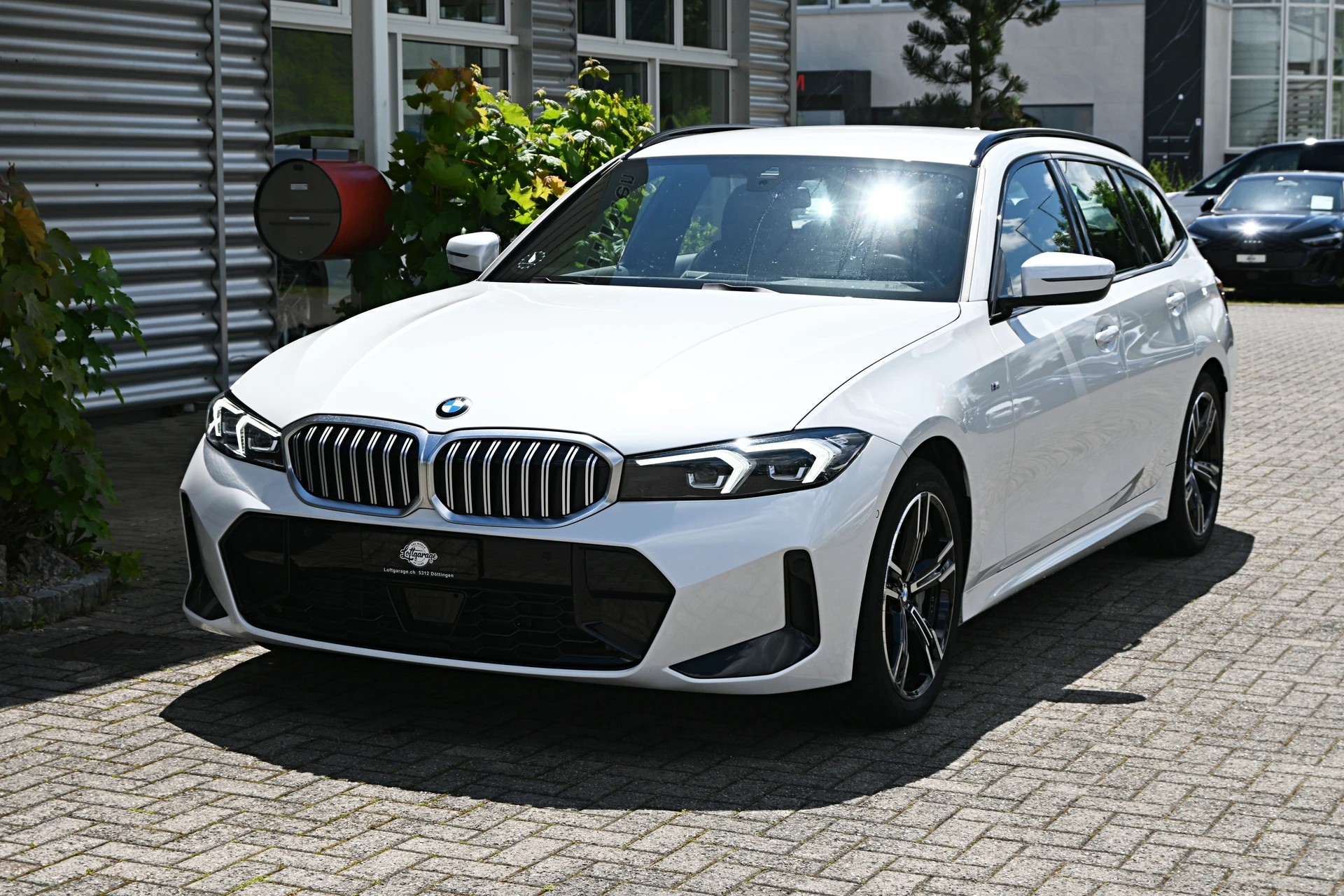 BMW 330i Touring xDrive Steptronic M Sport Automat 4X4-image-1
