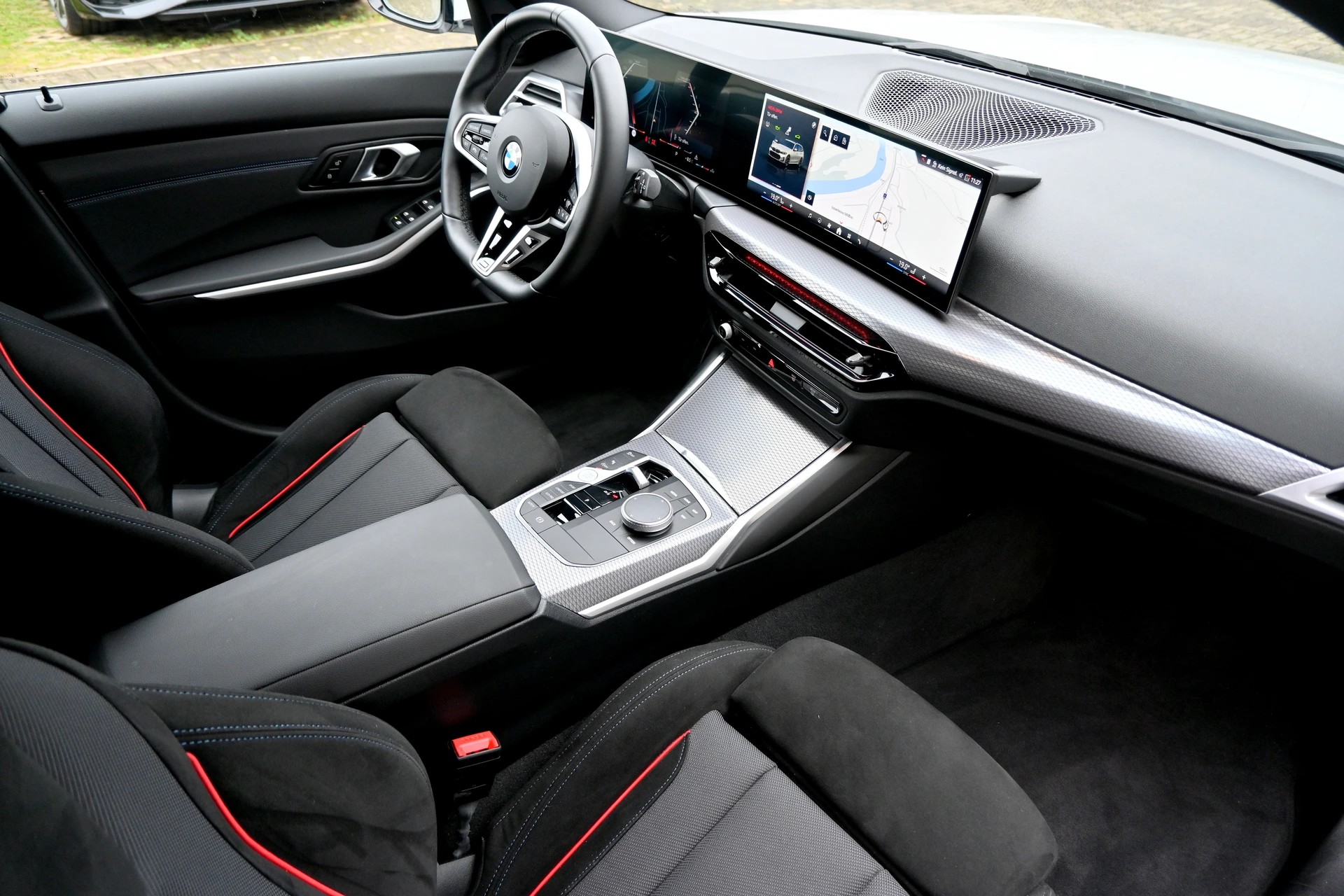 BMW 330i Touring xDrive Steptronic M Sport Automat 4X4-image-10
