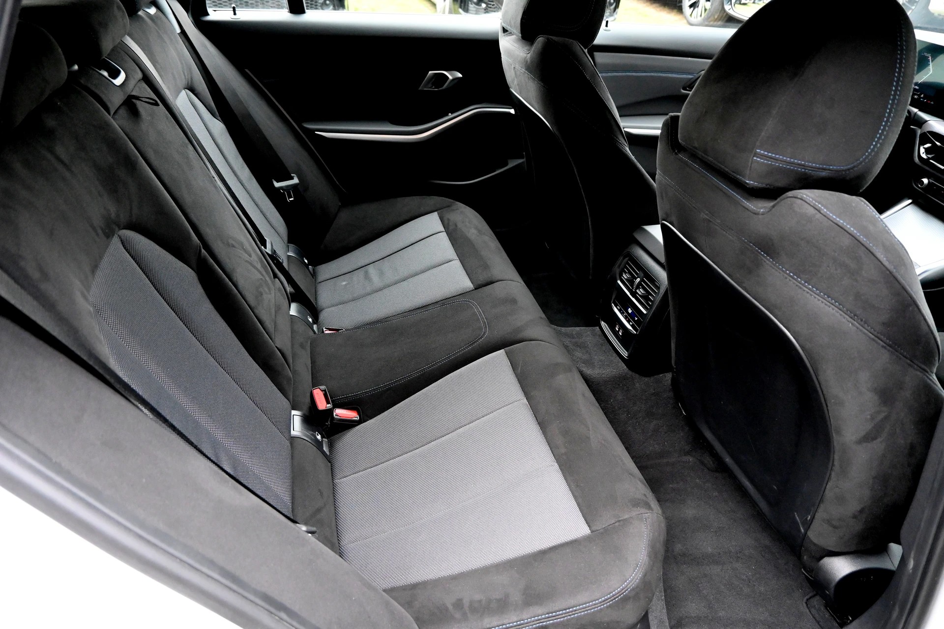 BMW 330i Touring xDrive Steptronic M Sport Automat 4X4-image-12