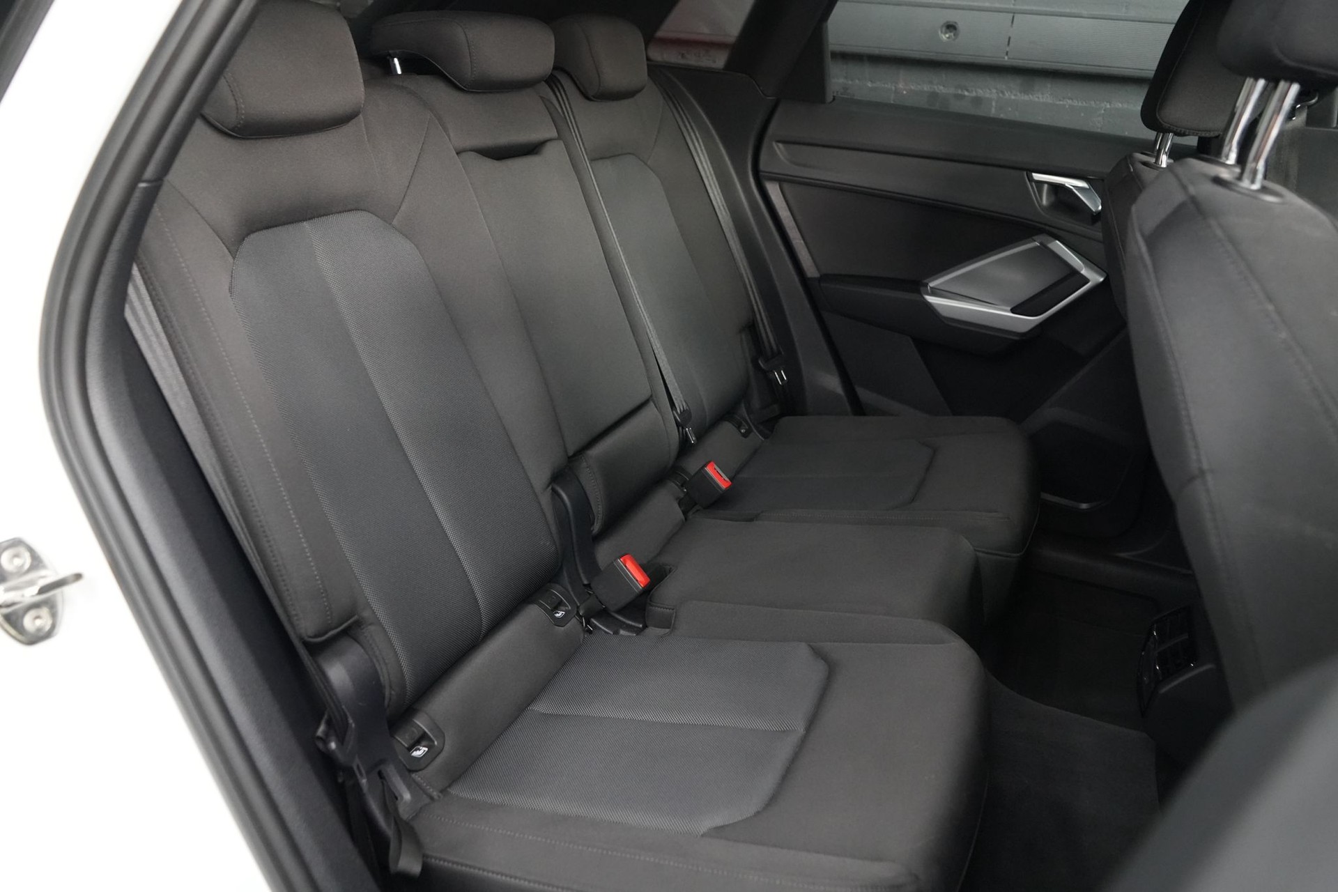 AUDI Q3 40 TDI advanced quattro S-tronic-image-17