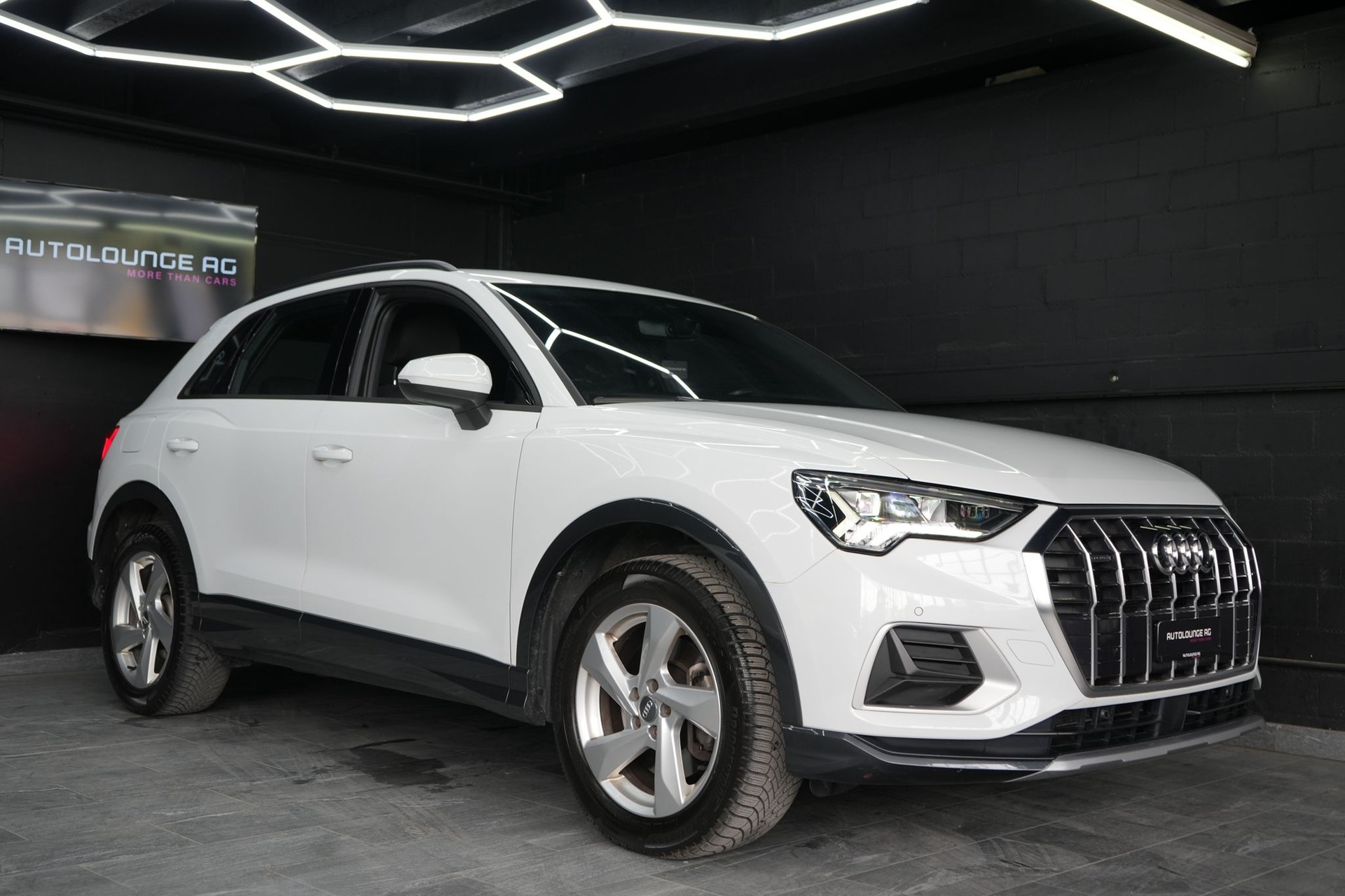 AUDI Q3 40 TDI advanced quattro S-tronic-image-3