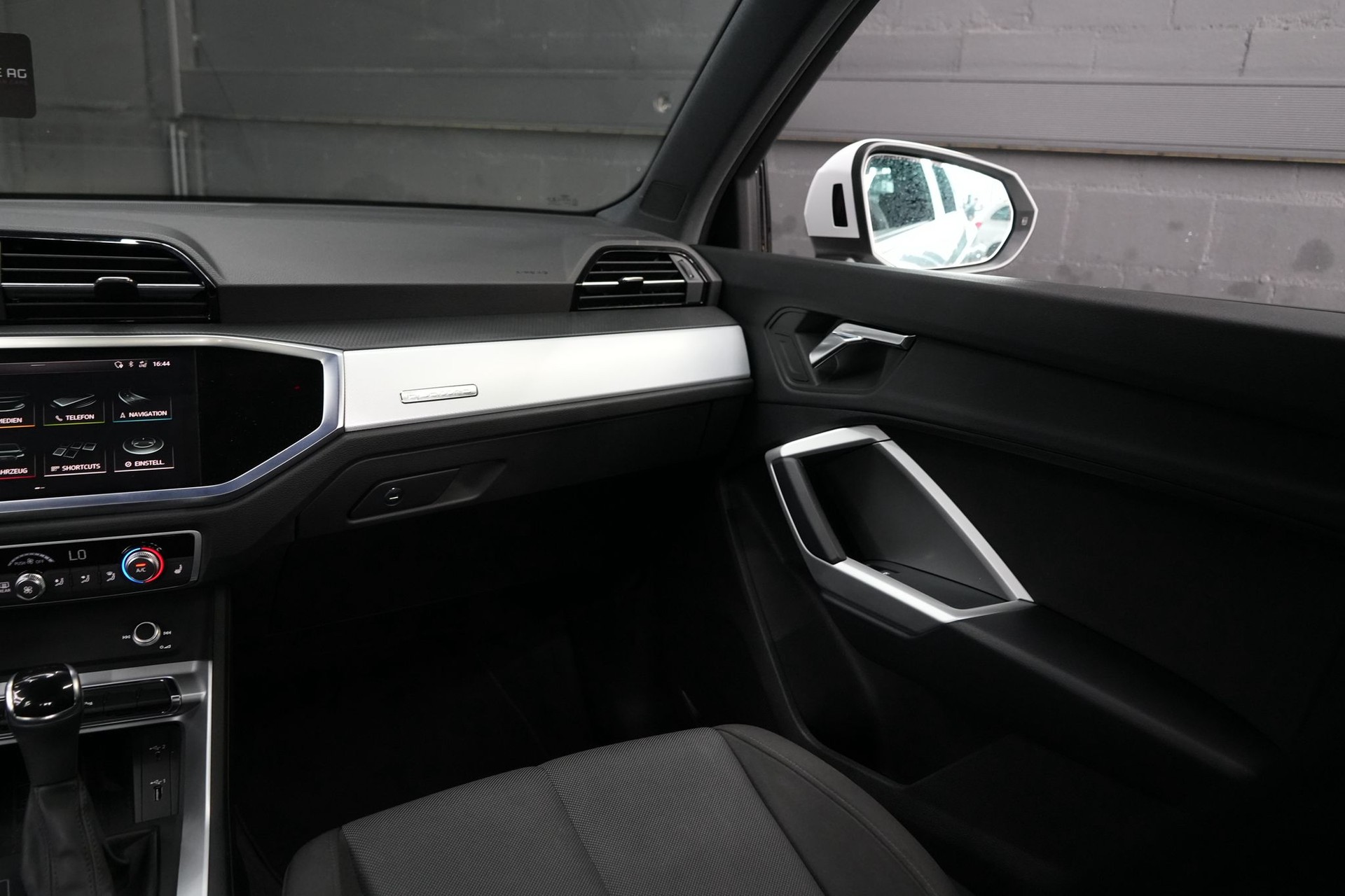 AUDI Q3 40 TDI advanced quattro S-tronic-image-19