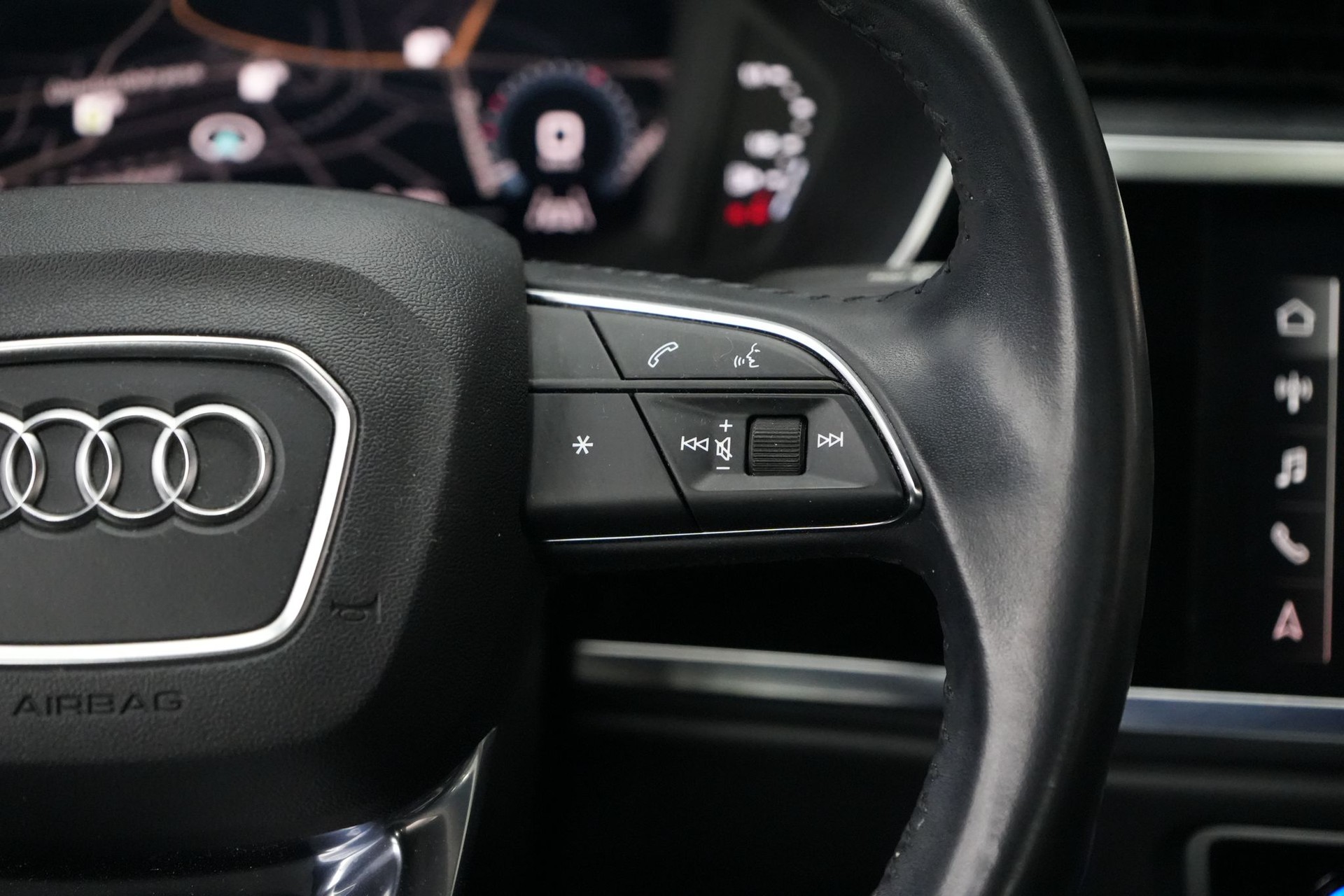 AUDI Q3 40 TDI advanced quattro S-tronic-image-12