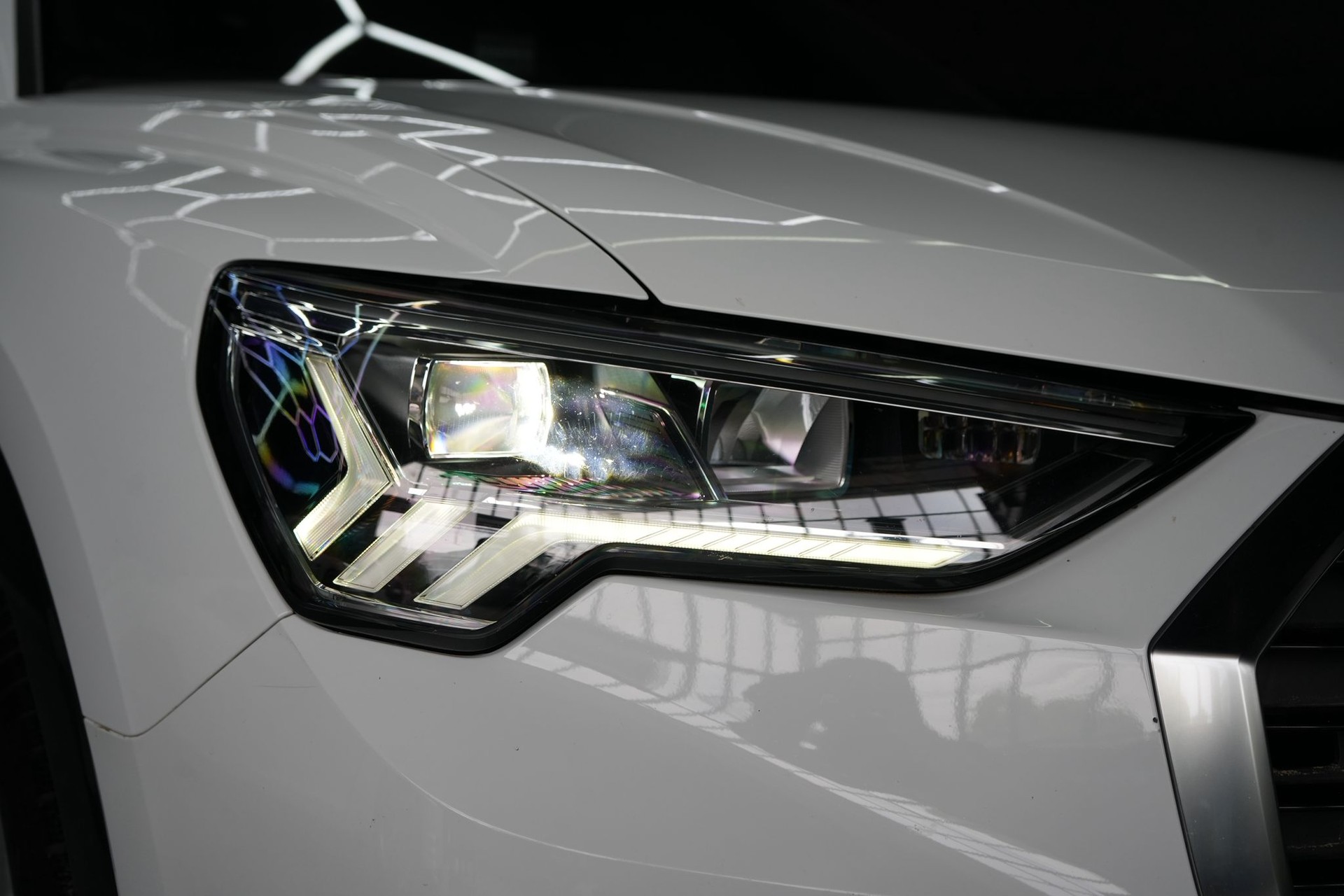AUDI Q3 40 TDI advanced quattro S-tronic-image-2