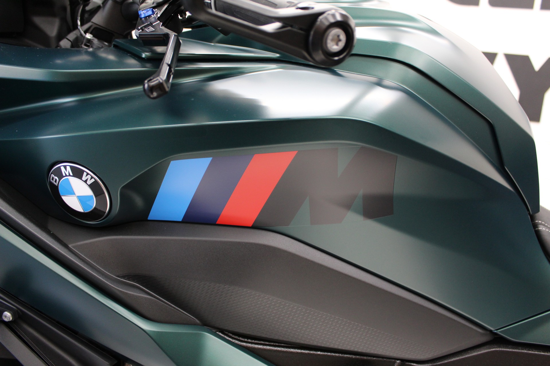 BMW M 1000 XR-image-5