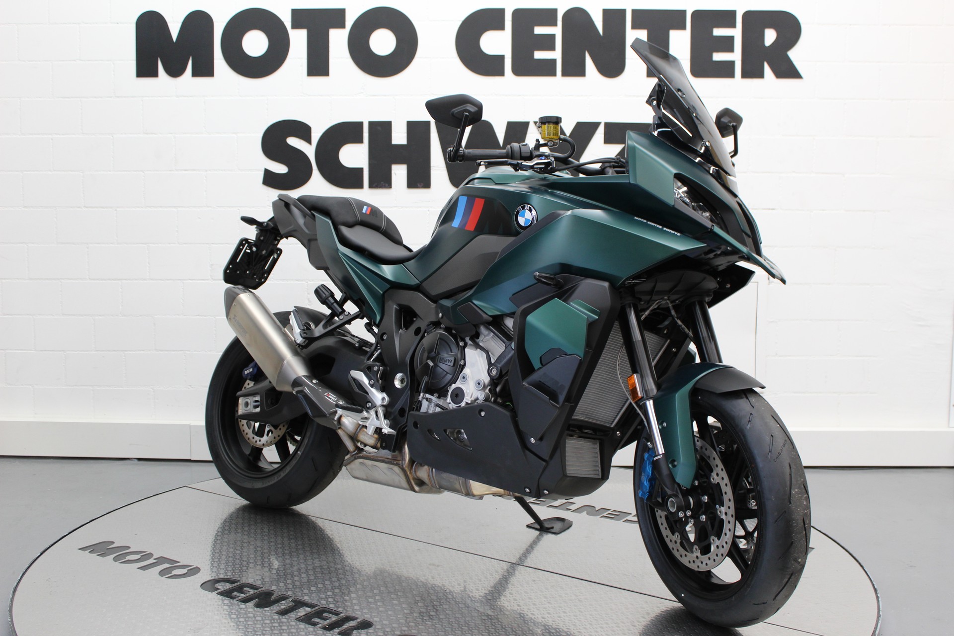 BMW M 1000 XR-showroom-element-1