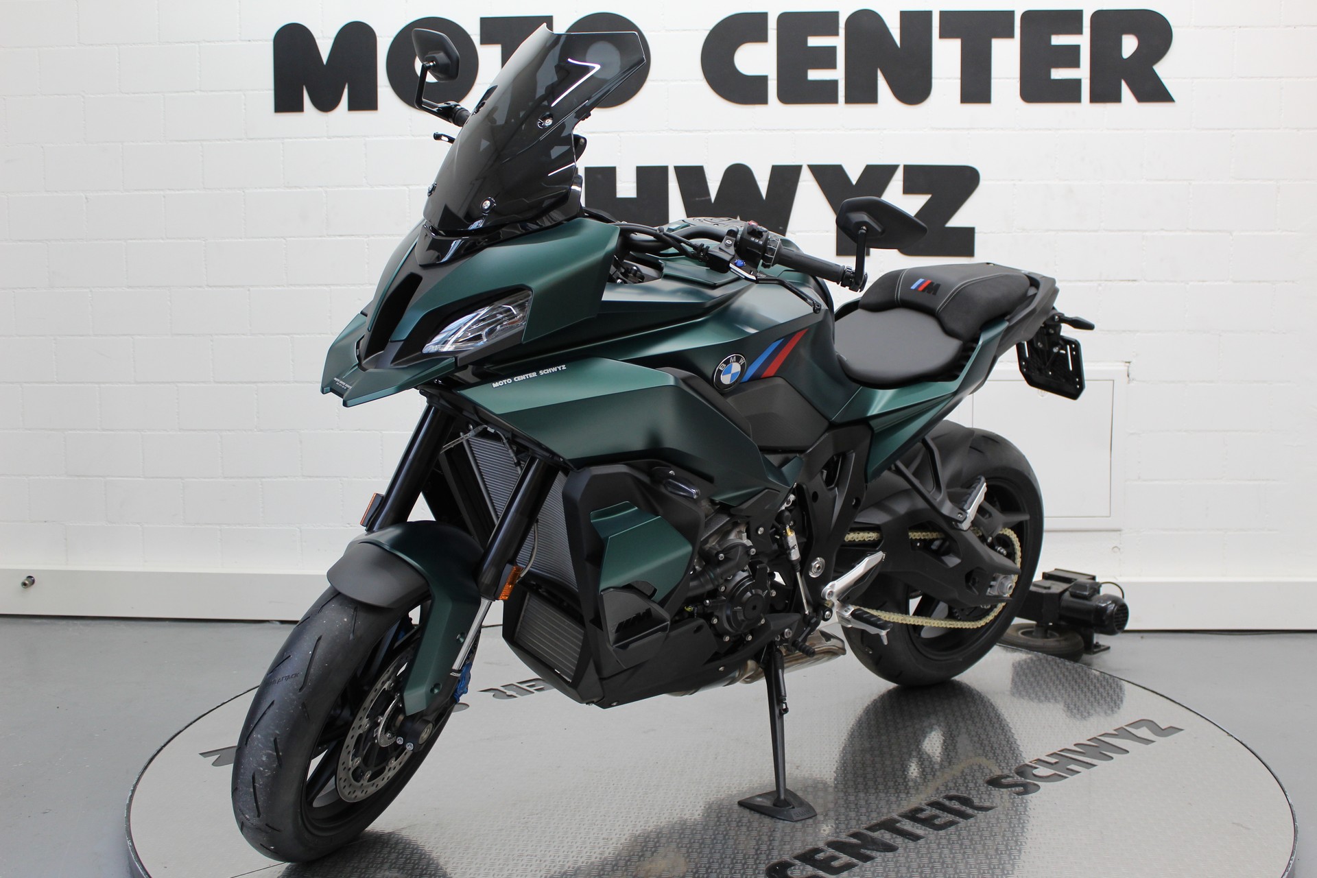 BMW M 1000 XR-showroom-element-3
