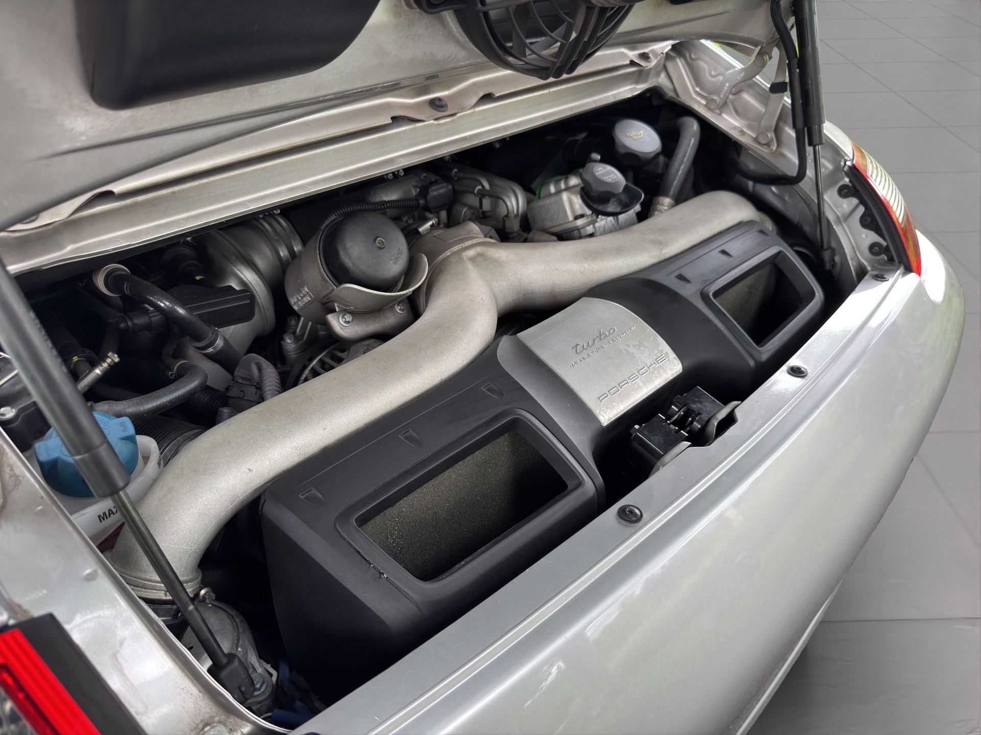 PORSCHE 911 Turbo-image-17