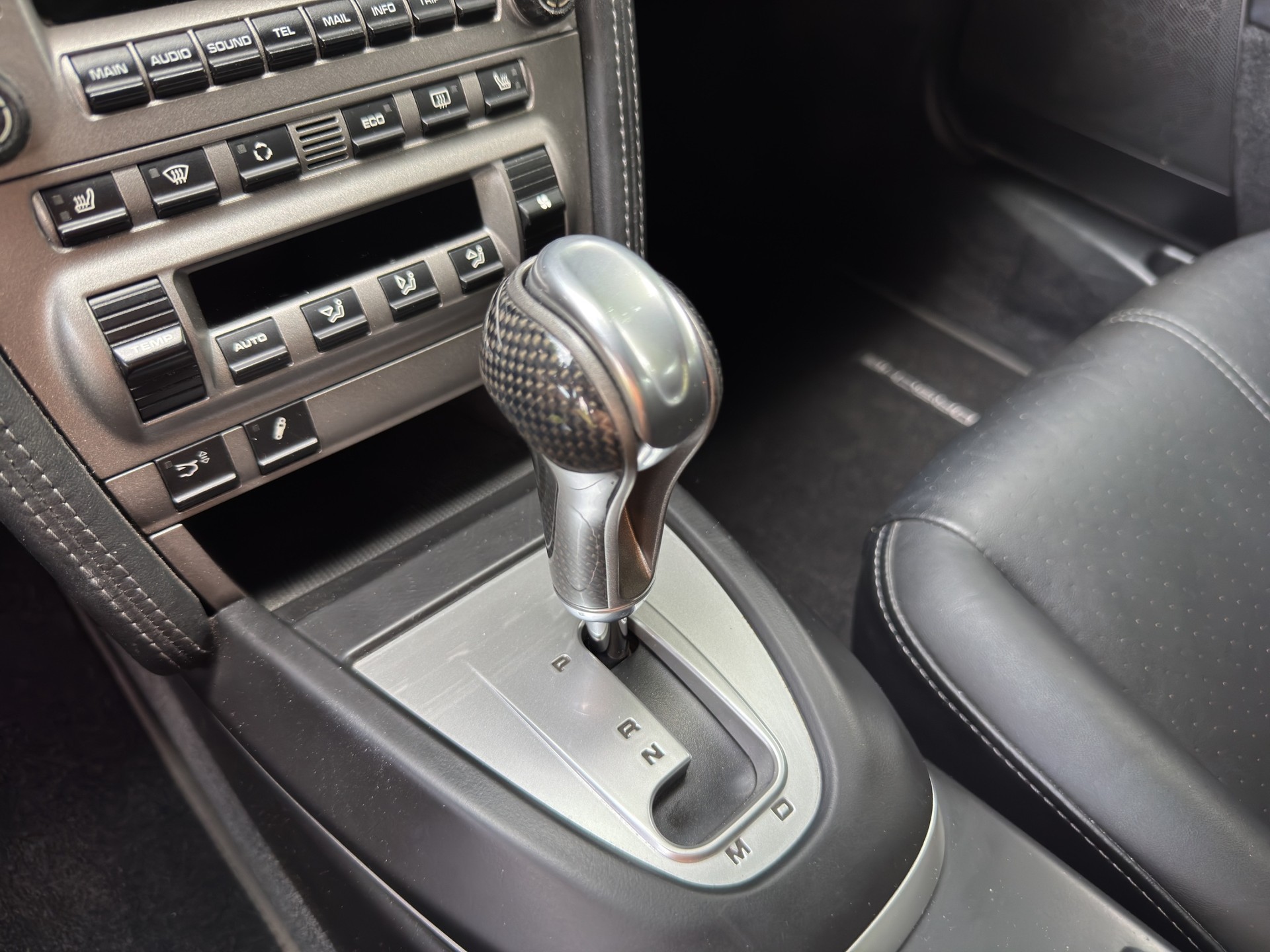 PORSCHE 911 Turbo-image-12