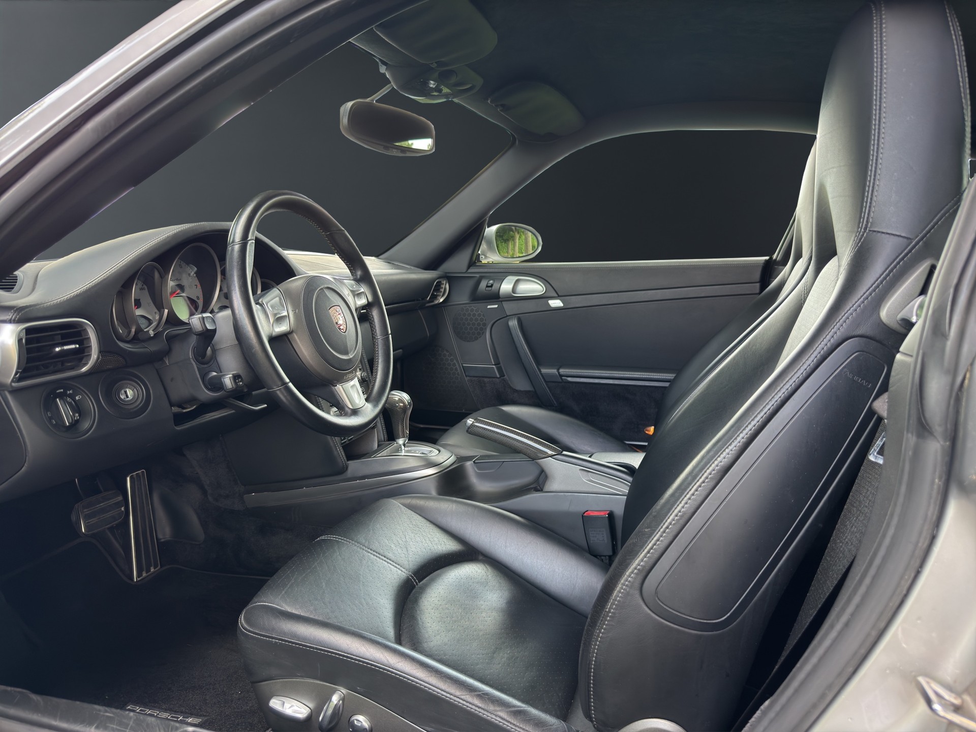 PORSCHE 911 Turbo-image-8