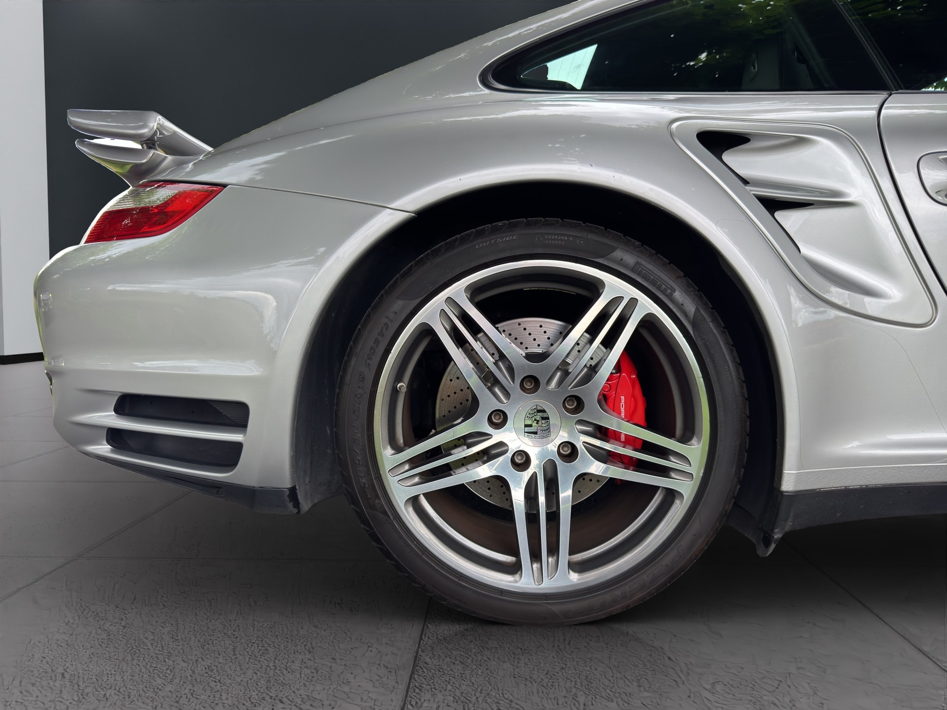 PORSCHE 911 Turbo-image-21