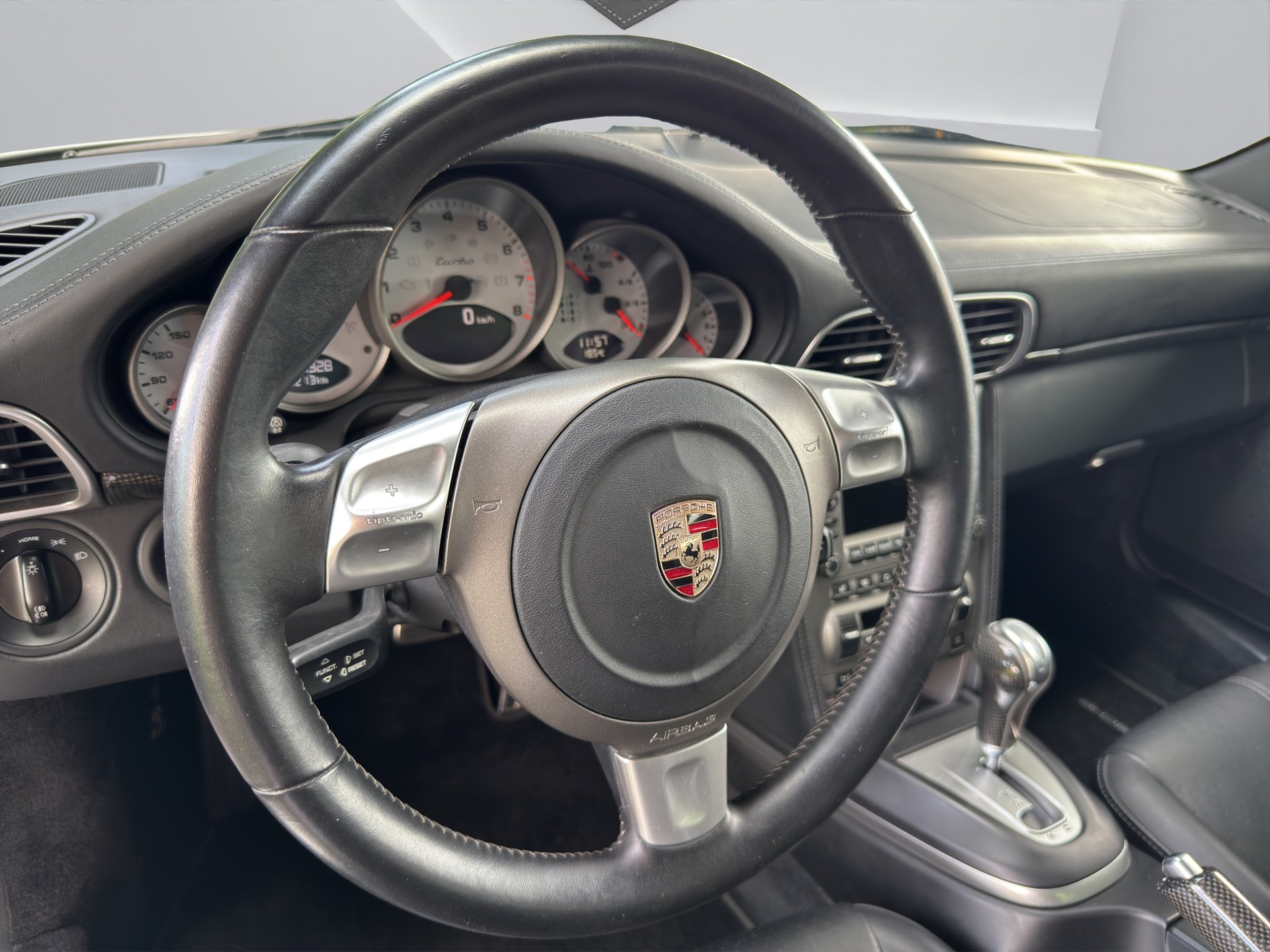 PORSCHE 911 Turbo-image-9