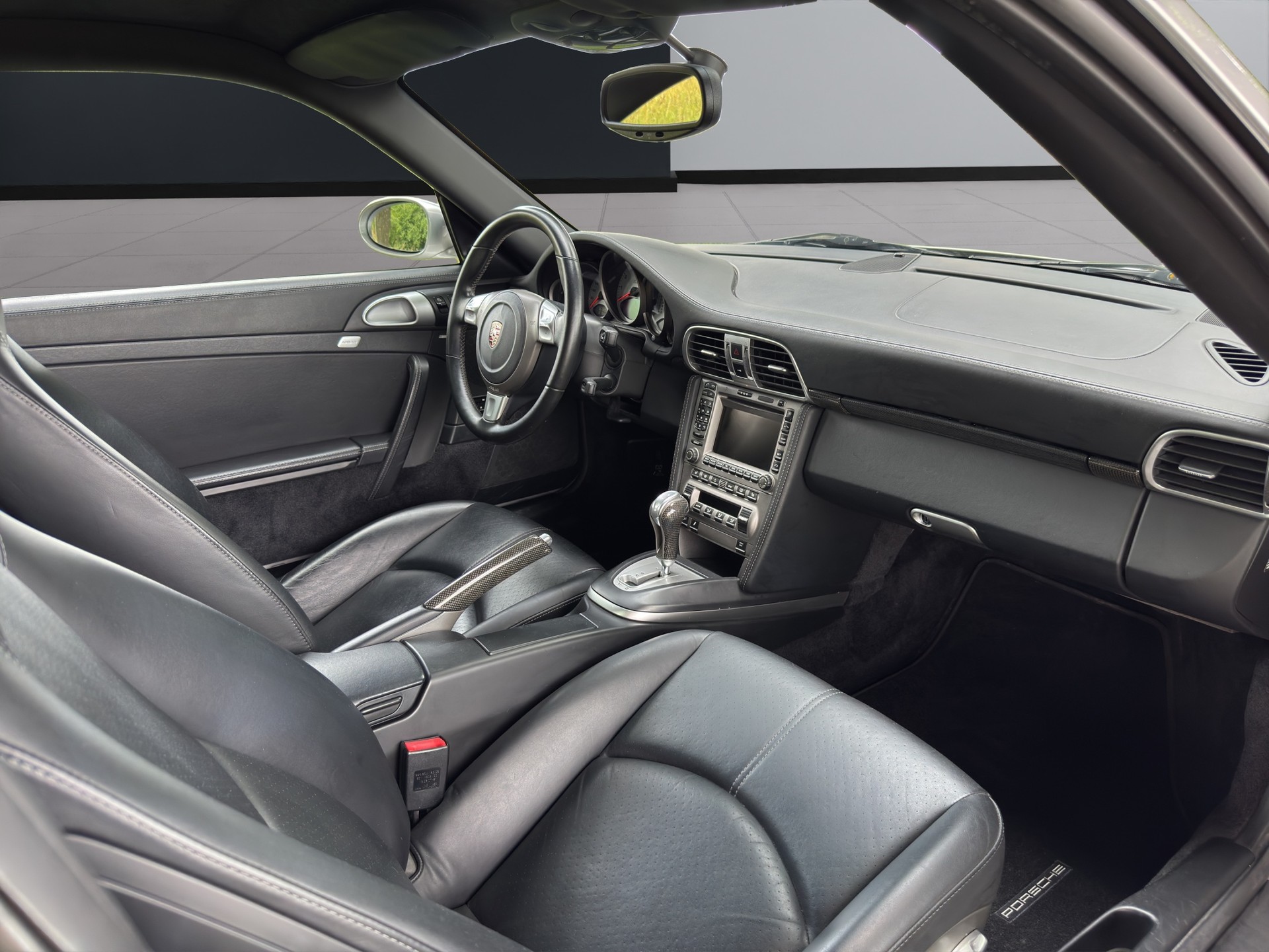 PORSCHE 911 Turbo-image-14