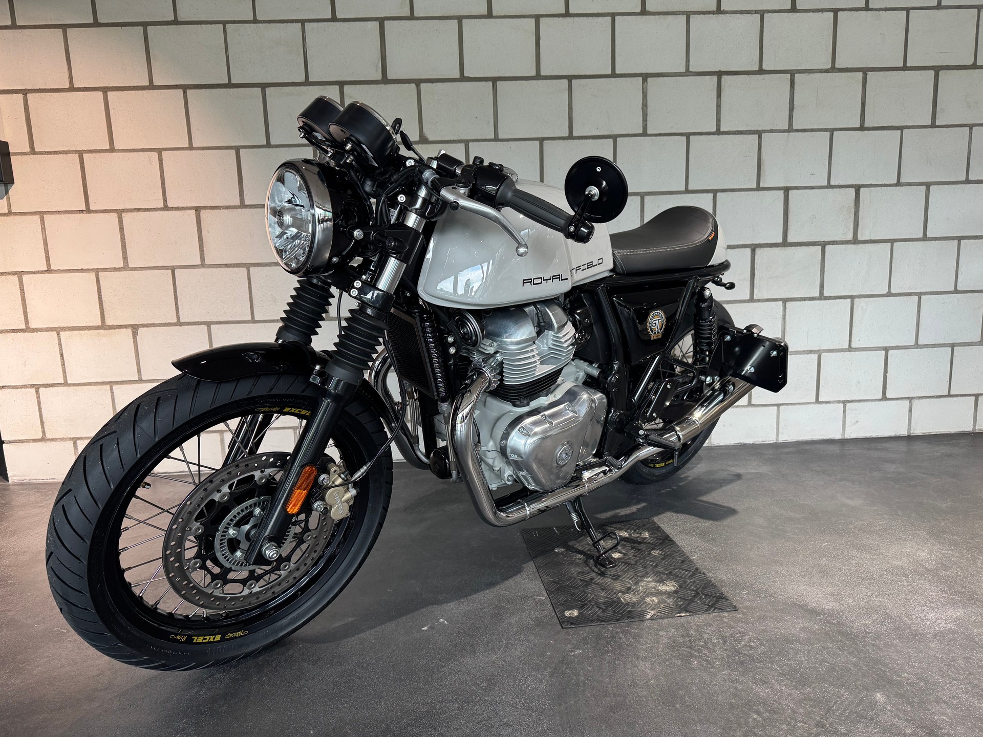 ROYAL ENFIELD Continental GT 650 Custom-showroom-element-1