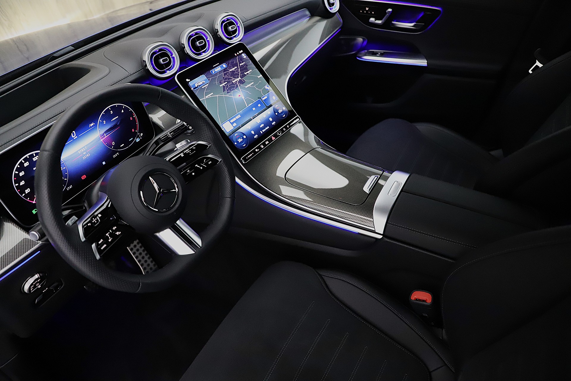 MERCEDES-BENZ GLC 300 d 4Matic 9G-Tronic AMG Line Premium Plus und Night Paket-image-4