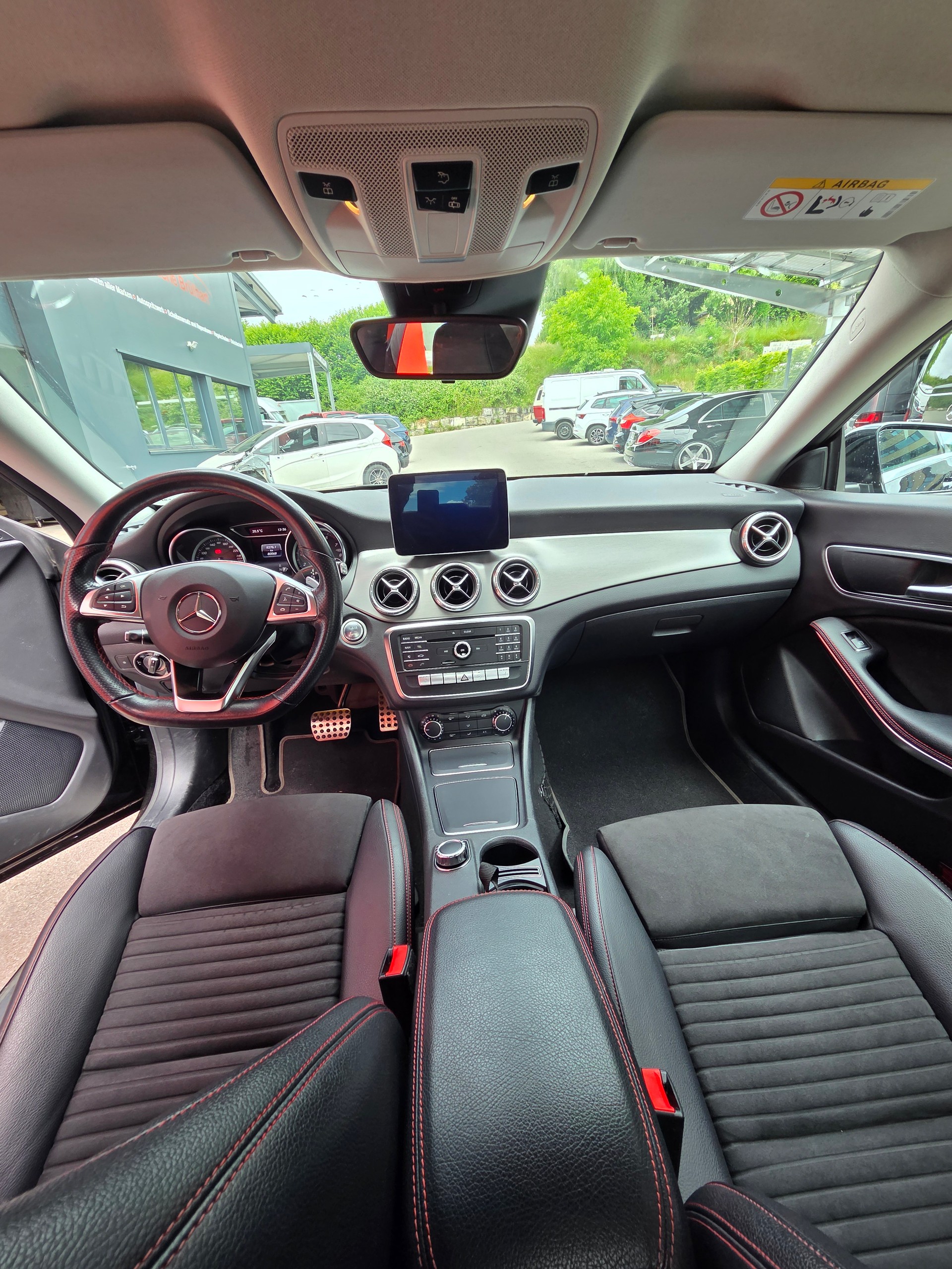 MERCEDES-BENZ CLA 250 AMG Line 7G-DCT 4Matic-image-5