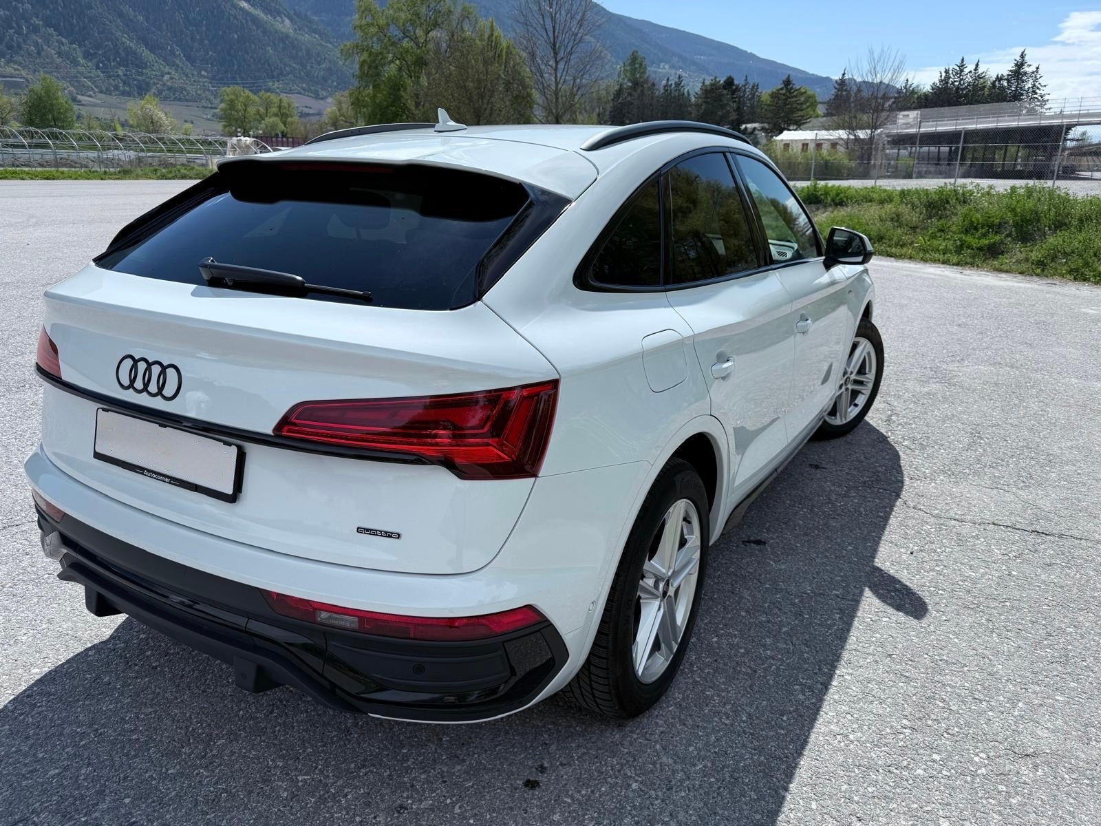 AUDI Q5 2.0 40 TDI quattro S-Tronic S-Line Sportback-image-2